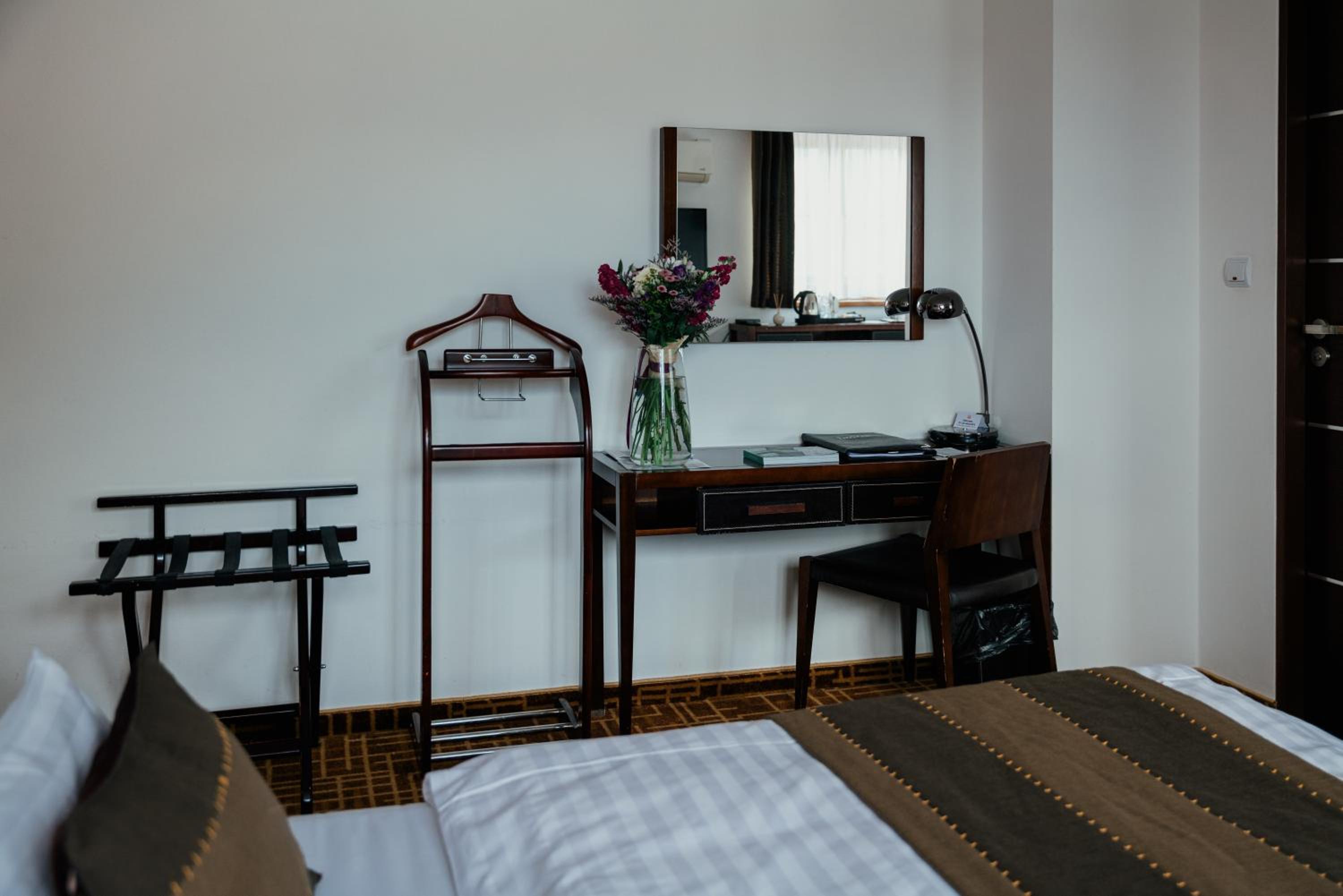 Double or Twin Room with Panoramic View - Photo 4