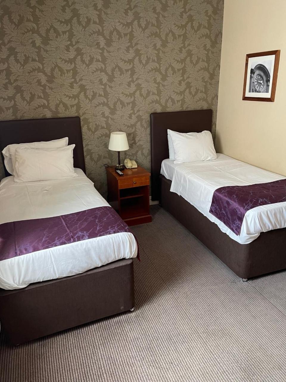 Twin Room - Photo 3