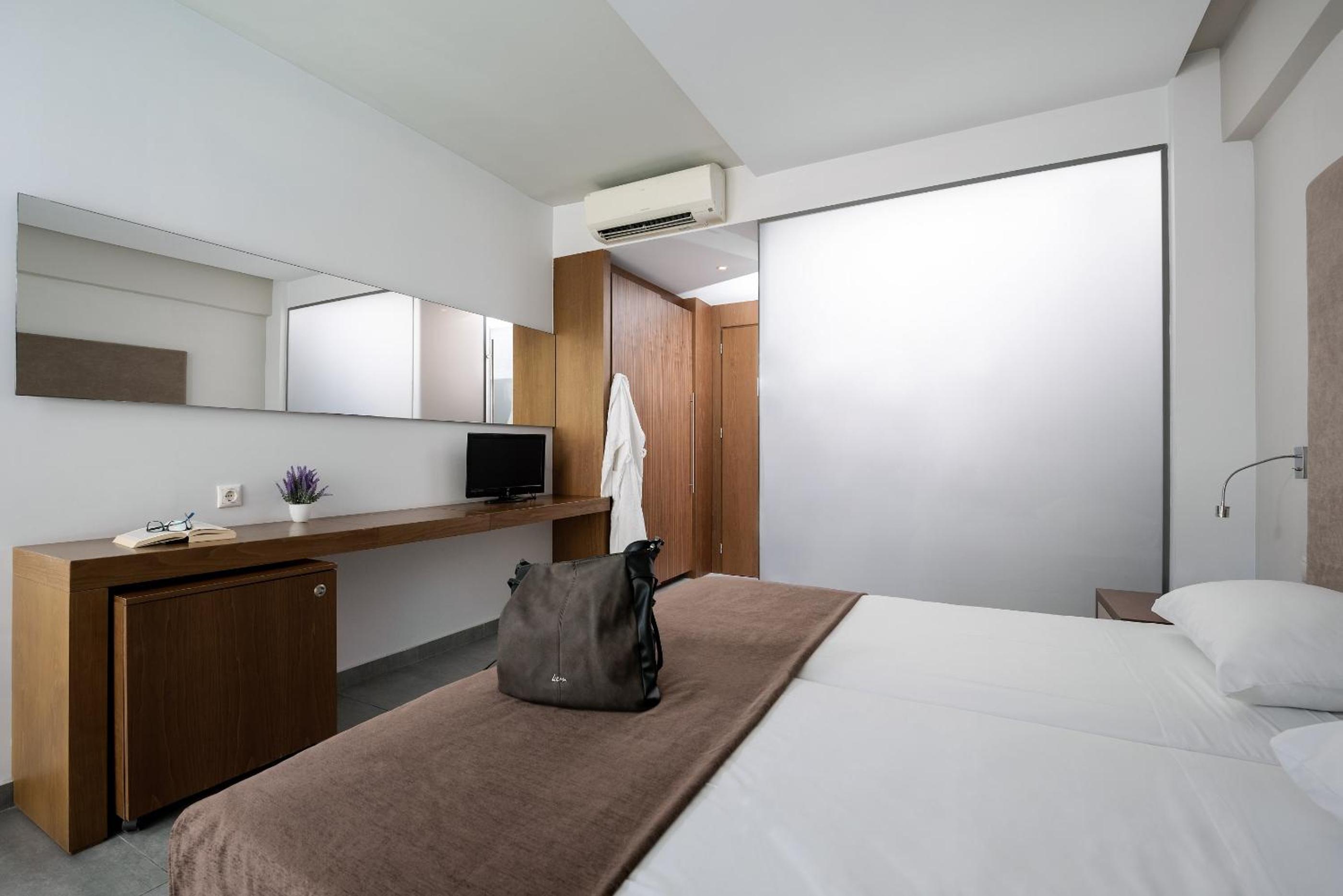 Superior Double Room with Pool View photo 1