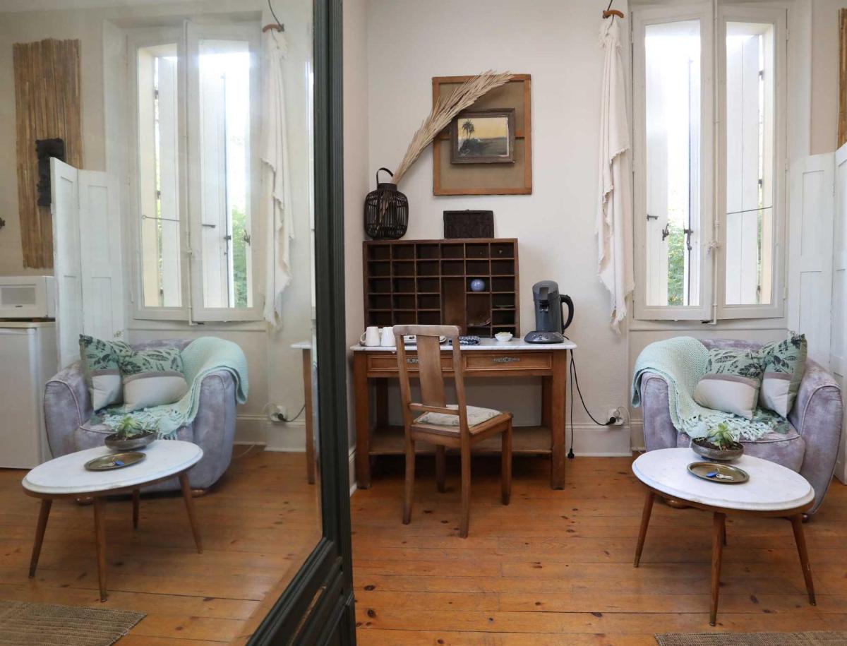 Double Room with Private Bathroom - Photo 2