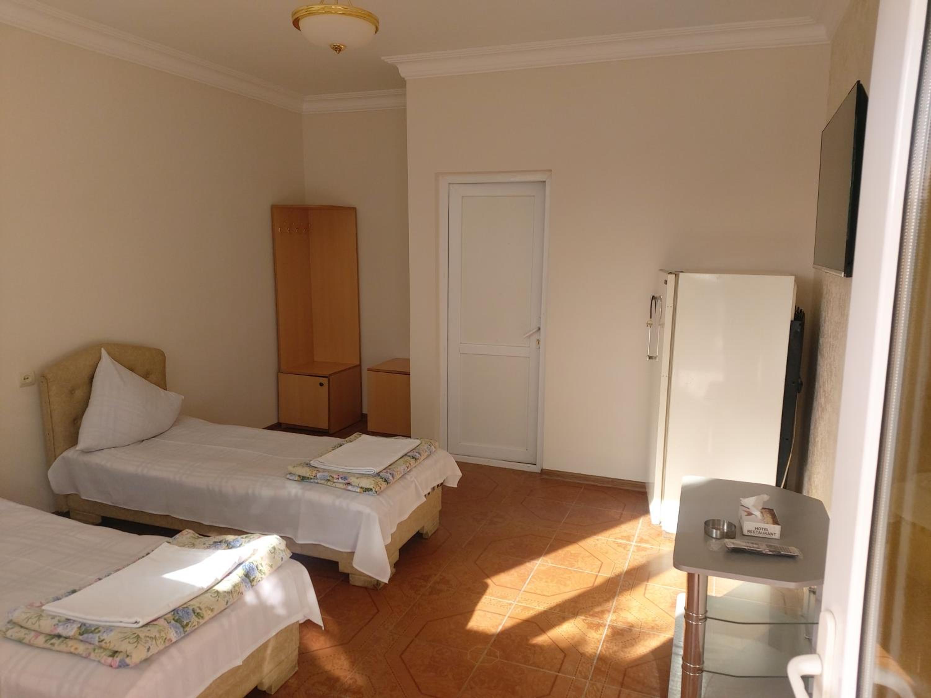 Quadruple Room with Lake View photo 2