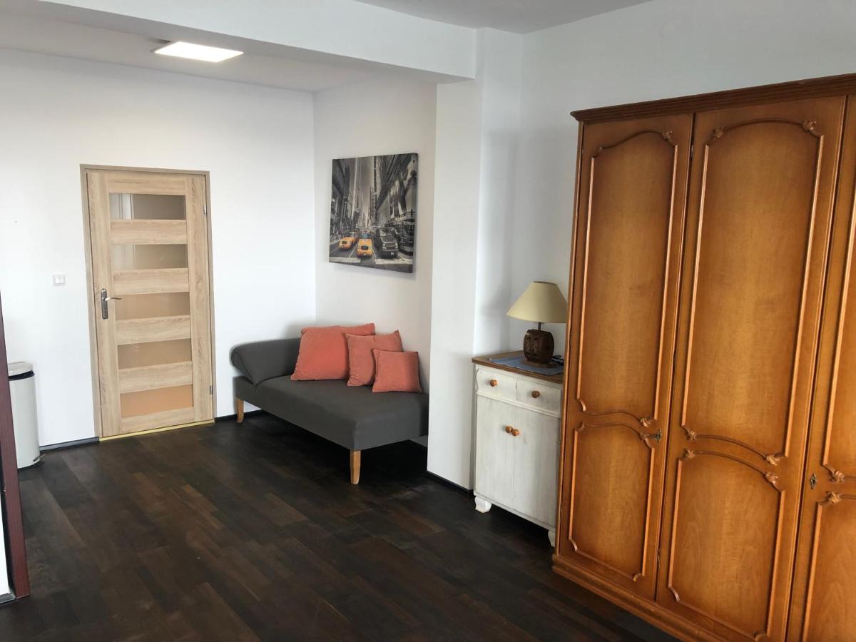 One-Bedroom Apartment - Photo 1