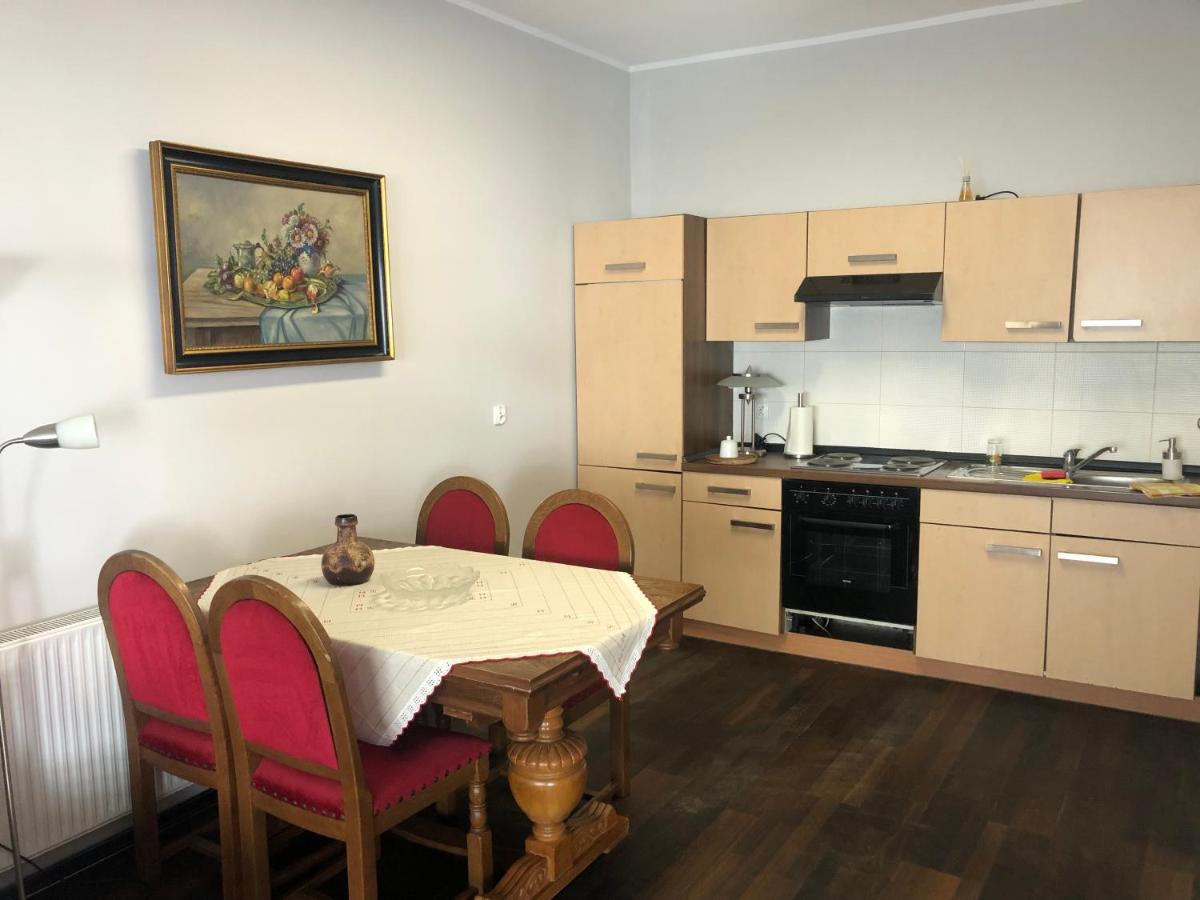 One-Bedroom Apartment - Photo 2