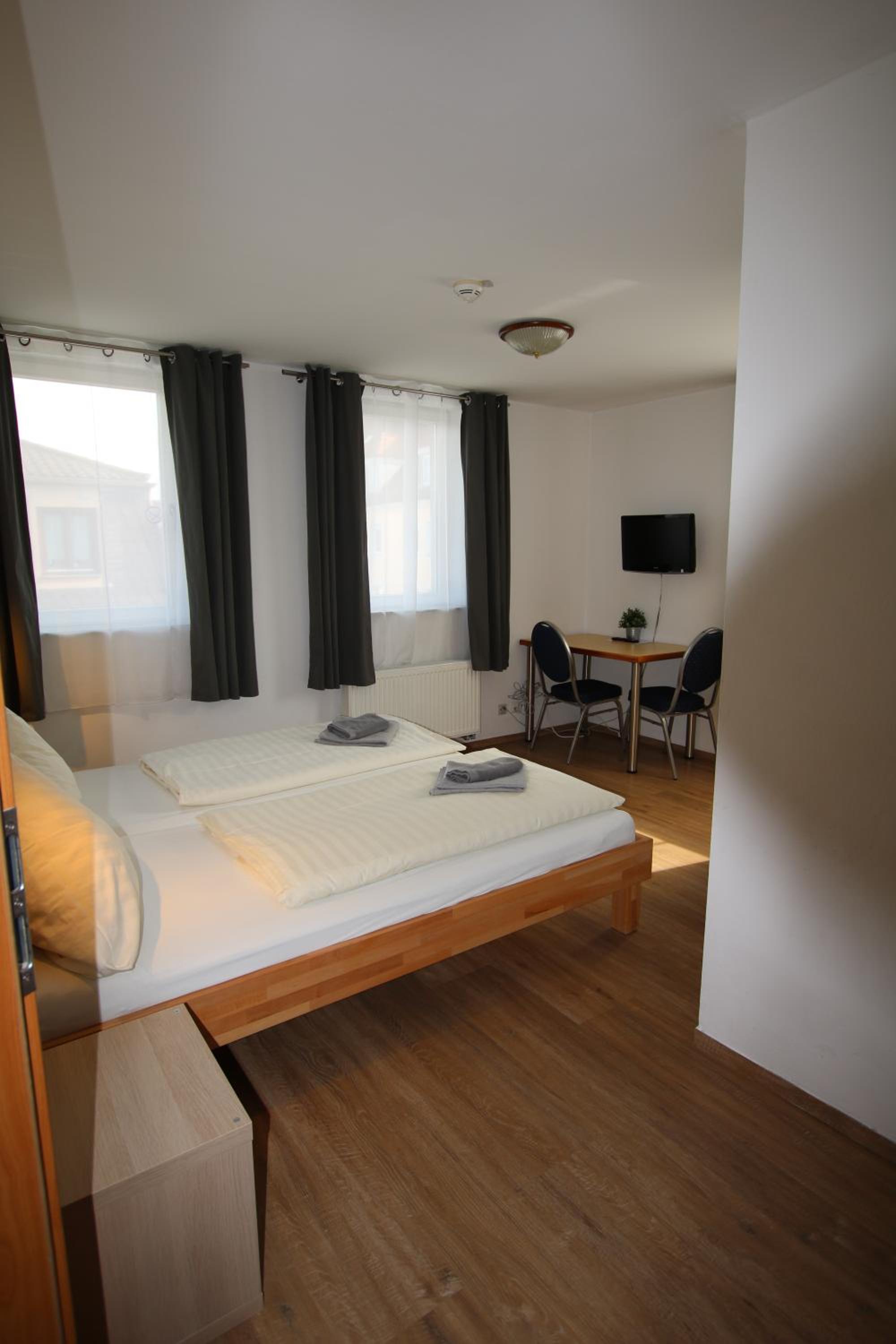 Double Room - Photo 7