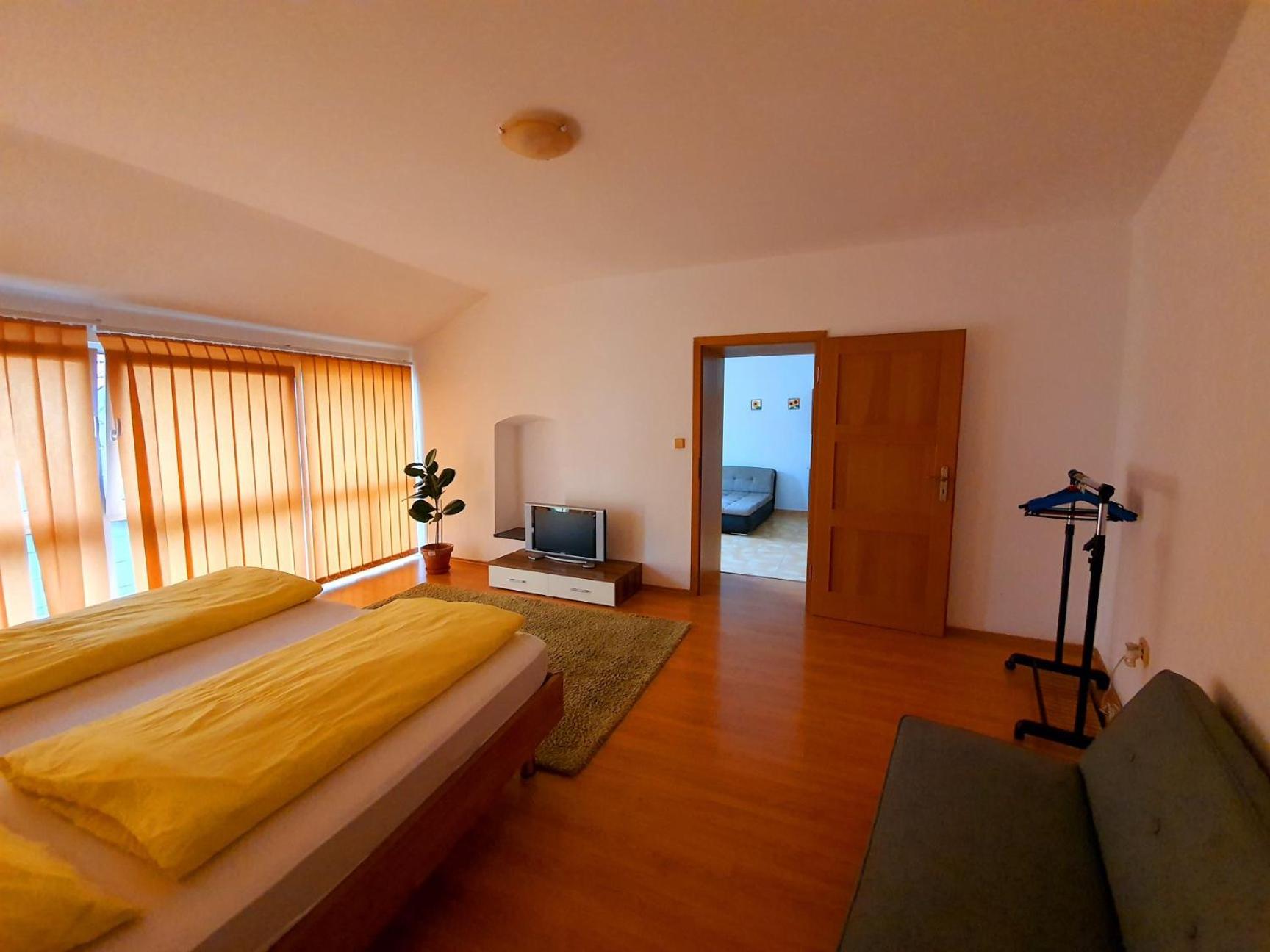 One-Bedroom Apartment photo 1