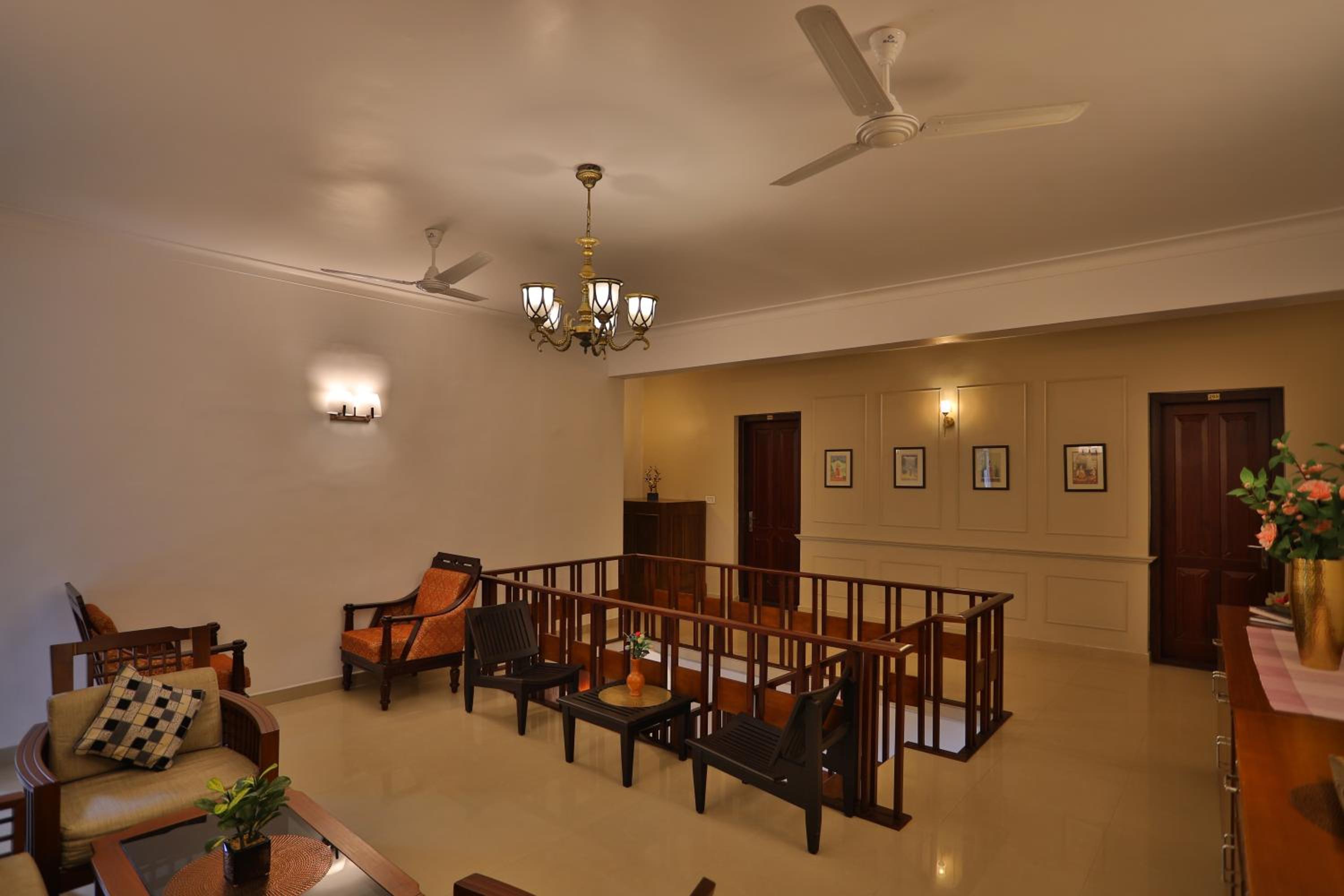 Super Deluxe Room with Balcony - Photo 2