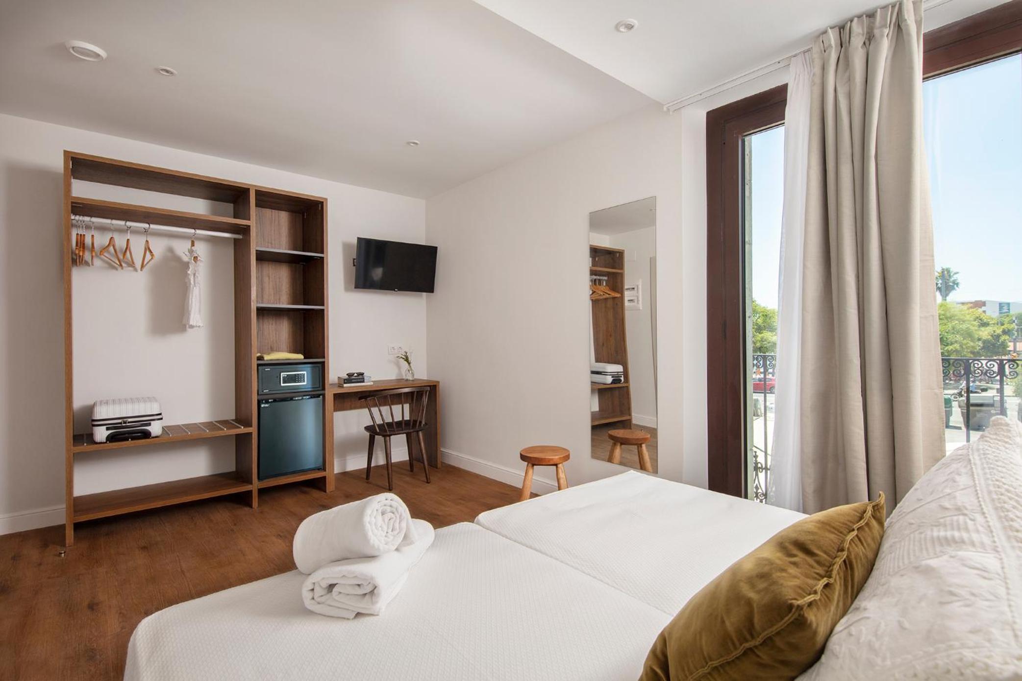 Superior Twin Room with Port View photo 2