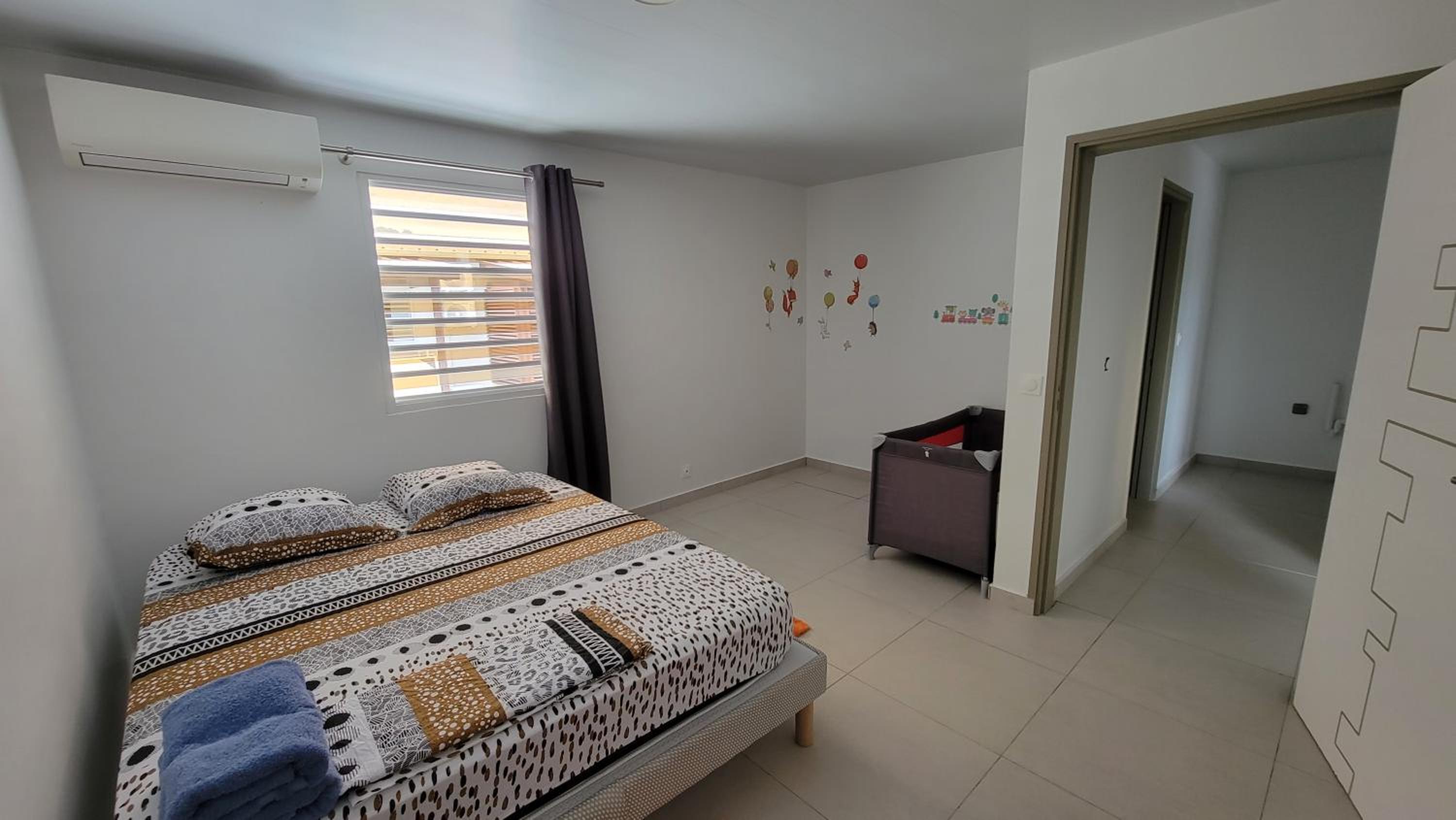 One-Bedroom Apartment - Photo 1