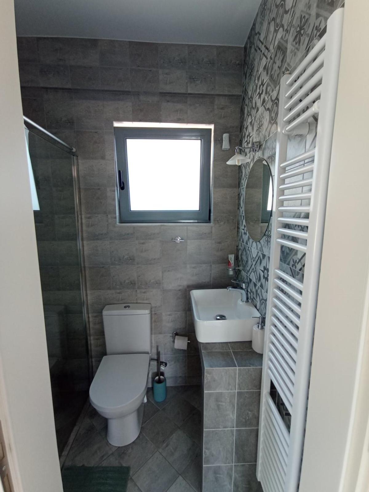 One-Bedroom Apartment - Photo 11