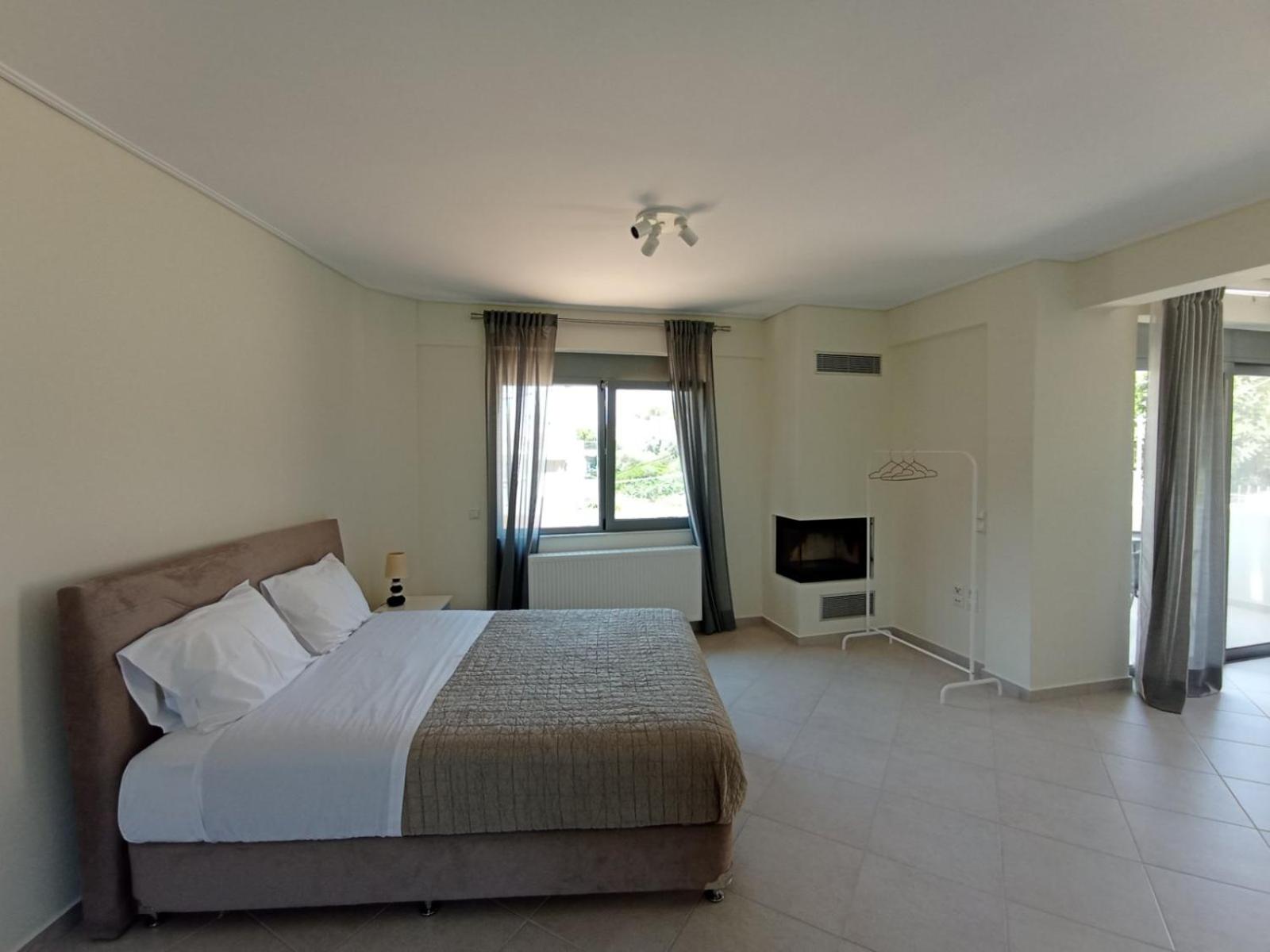One-Bedroom Apartment - Photo 13
