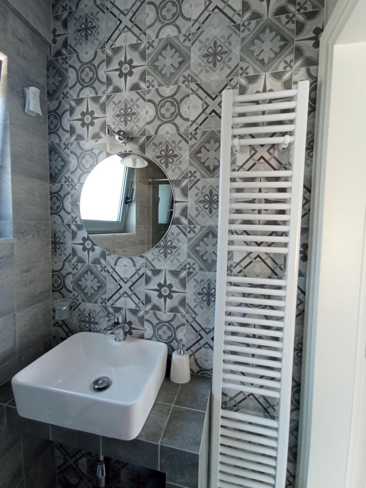 One-Bedroom Apartment - Photo 4