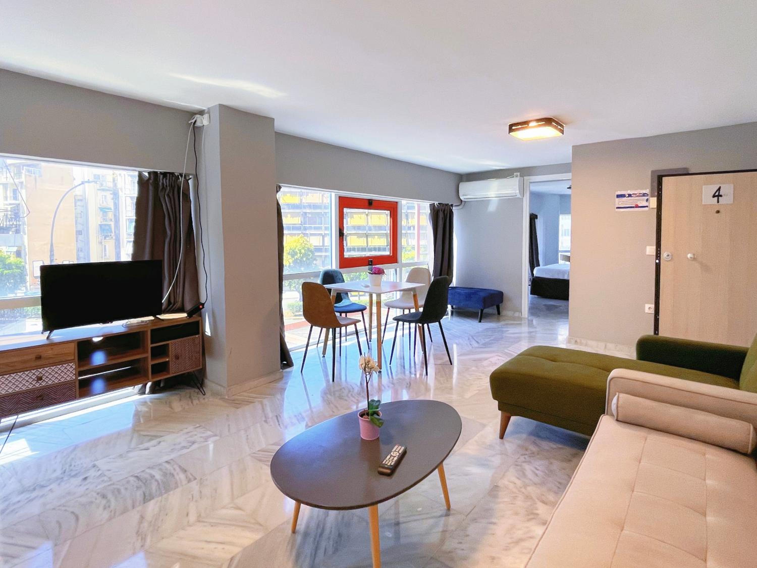 One-Bedroom Apartment photo 1