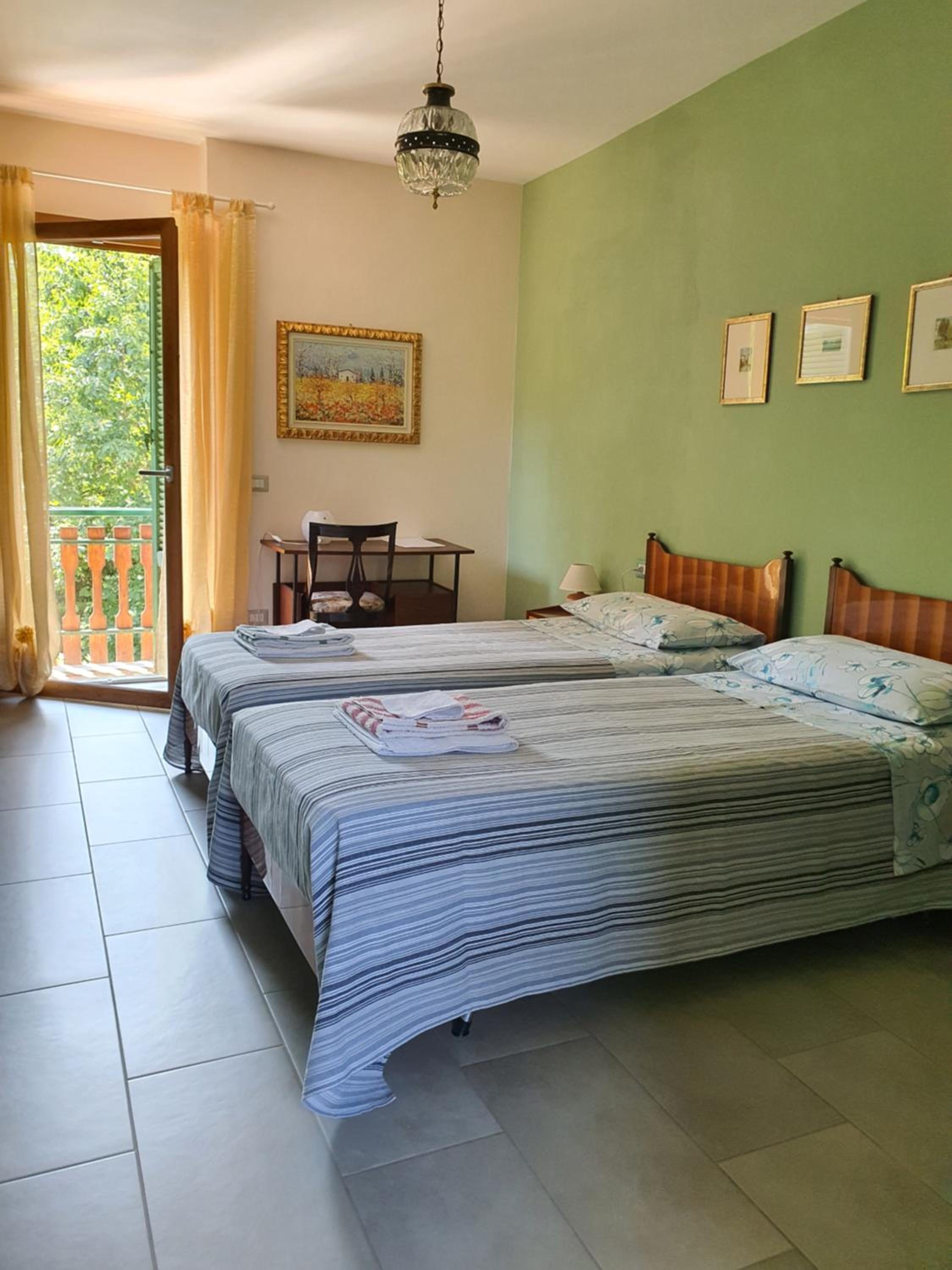 Double or Twin Room with Shared Bathroom photo 2