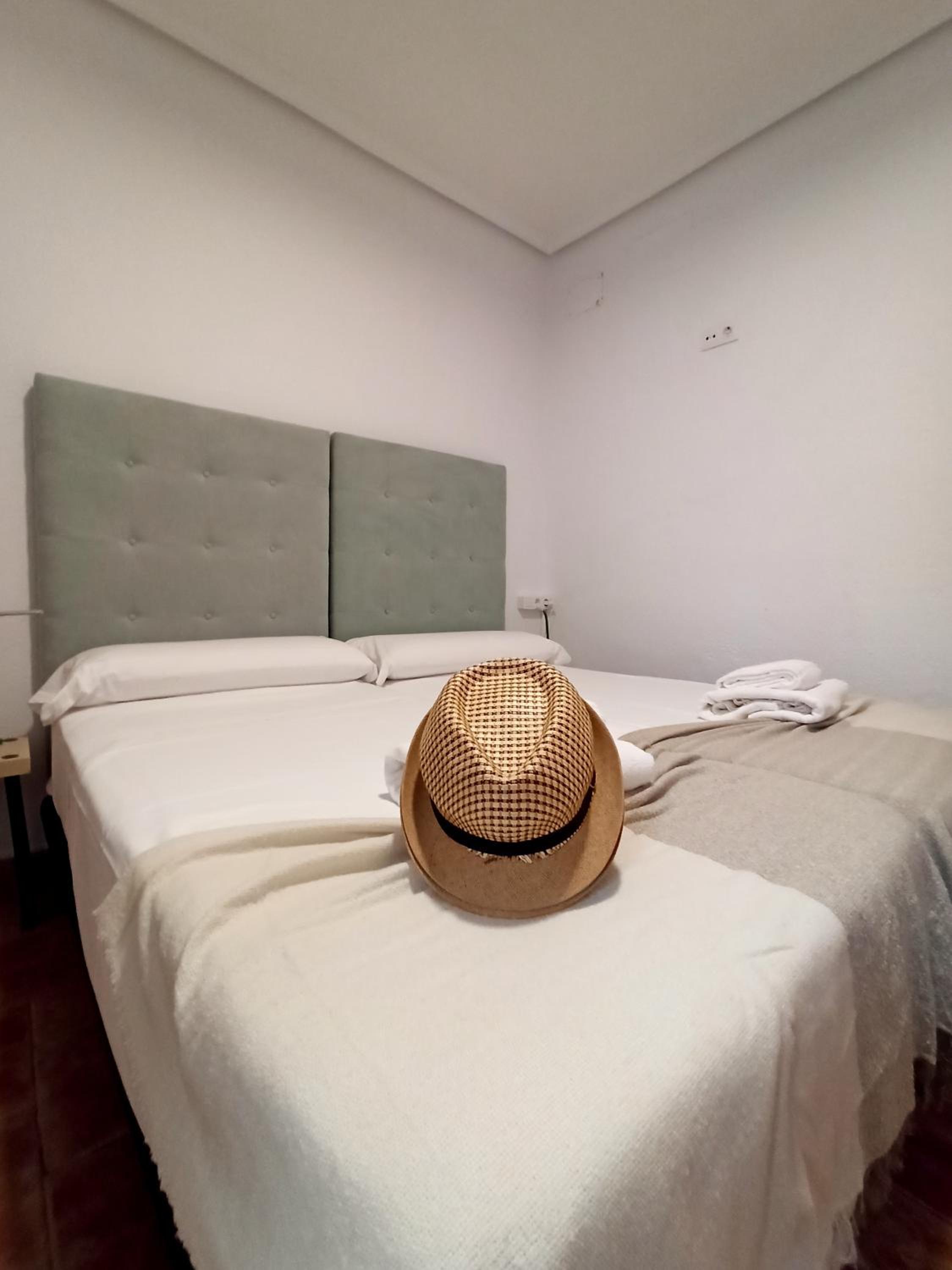 Twin Room - Photo 1