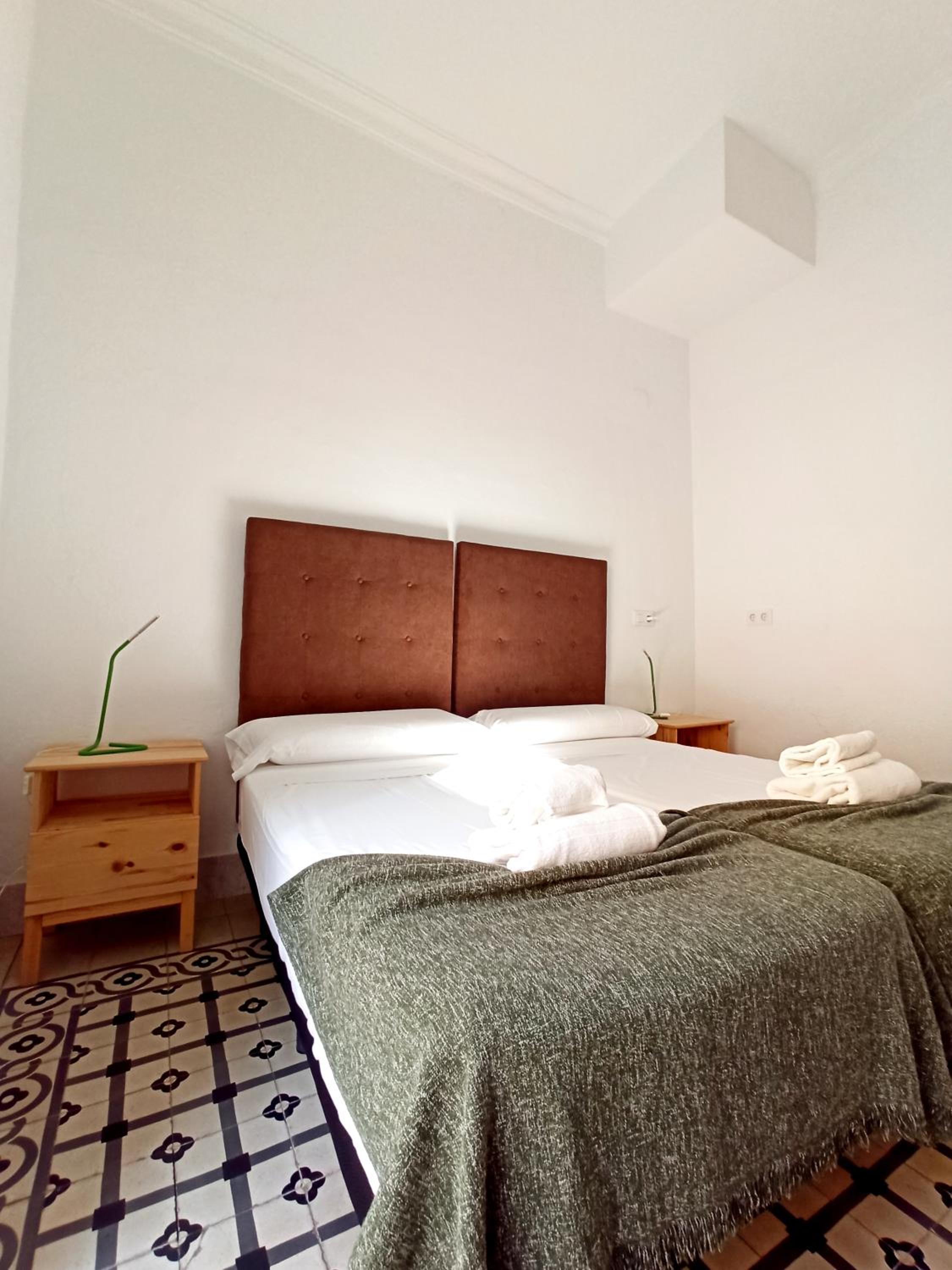 Twin Room - Photo 8