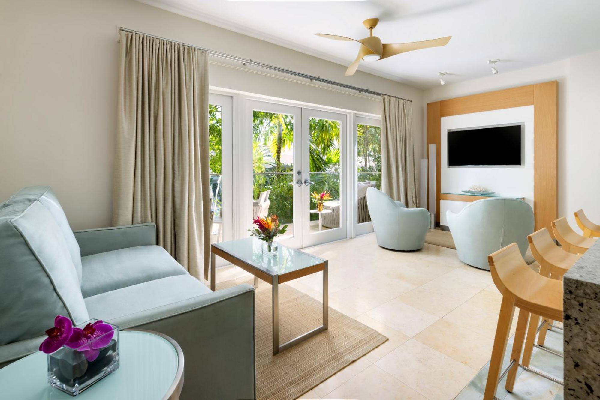 Two-Bedroom Suite with Pool View photo 2
