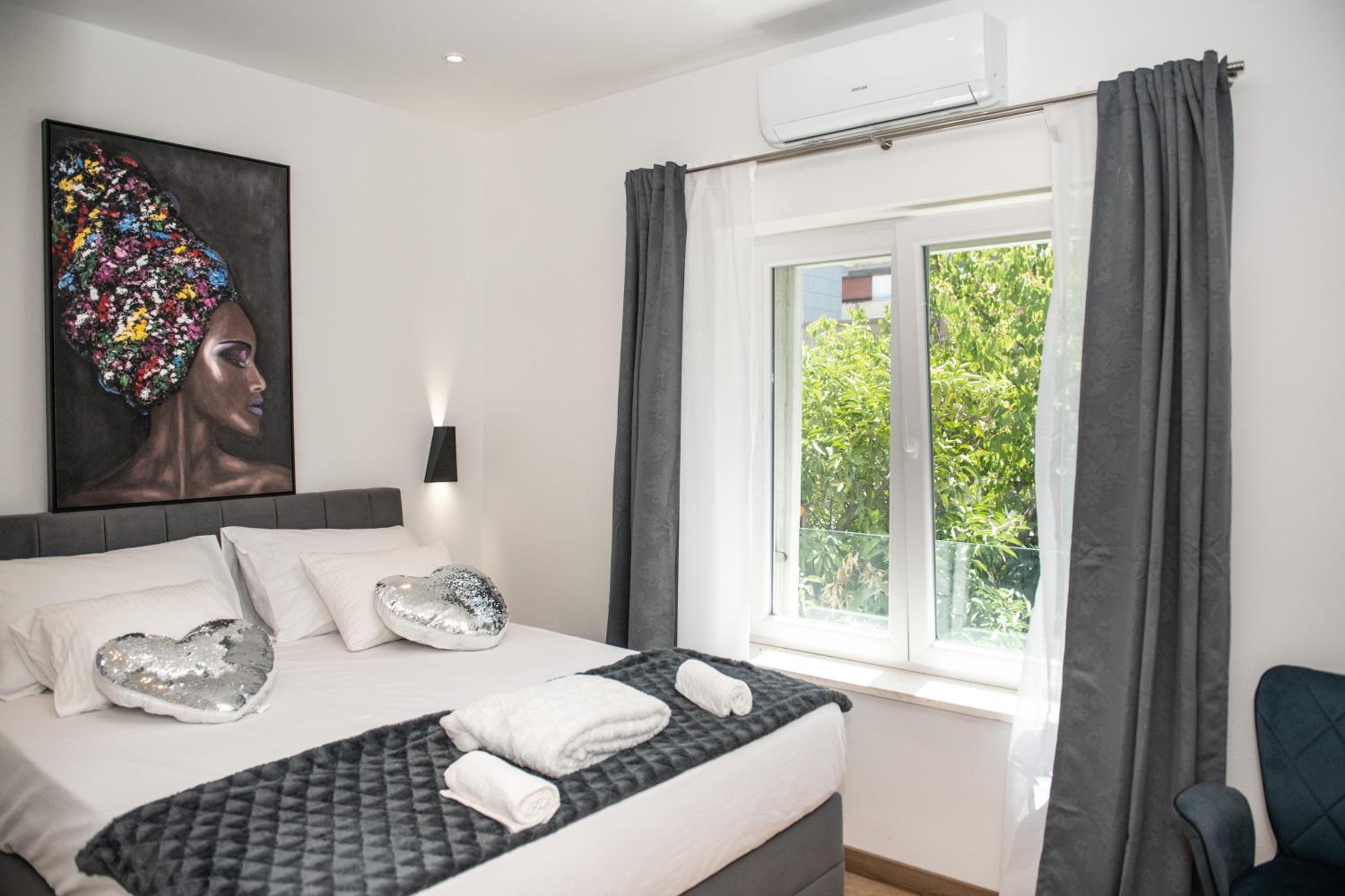 Apartment With Garden View