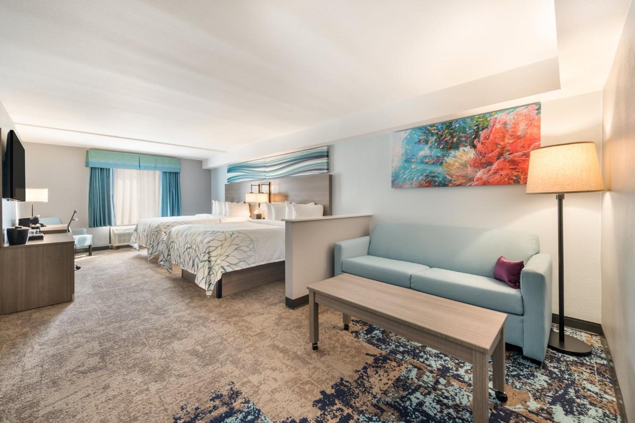King Neptune Suite With Two Queen Beds Smoke Free