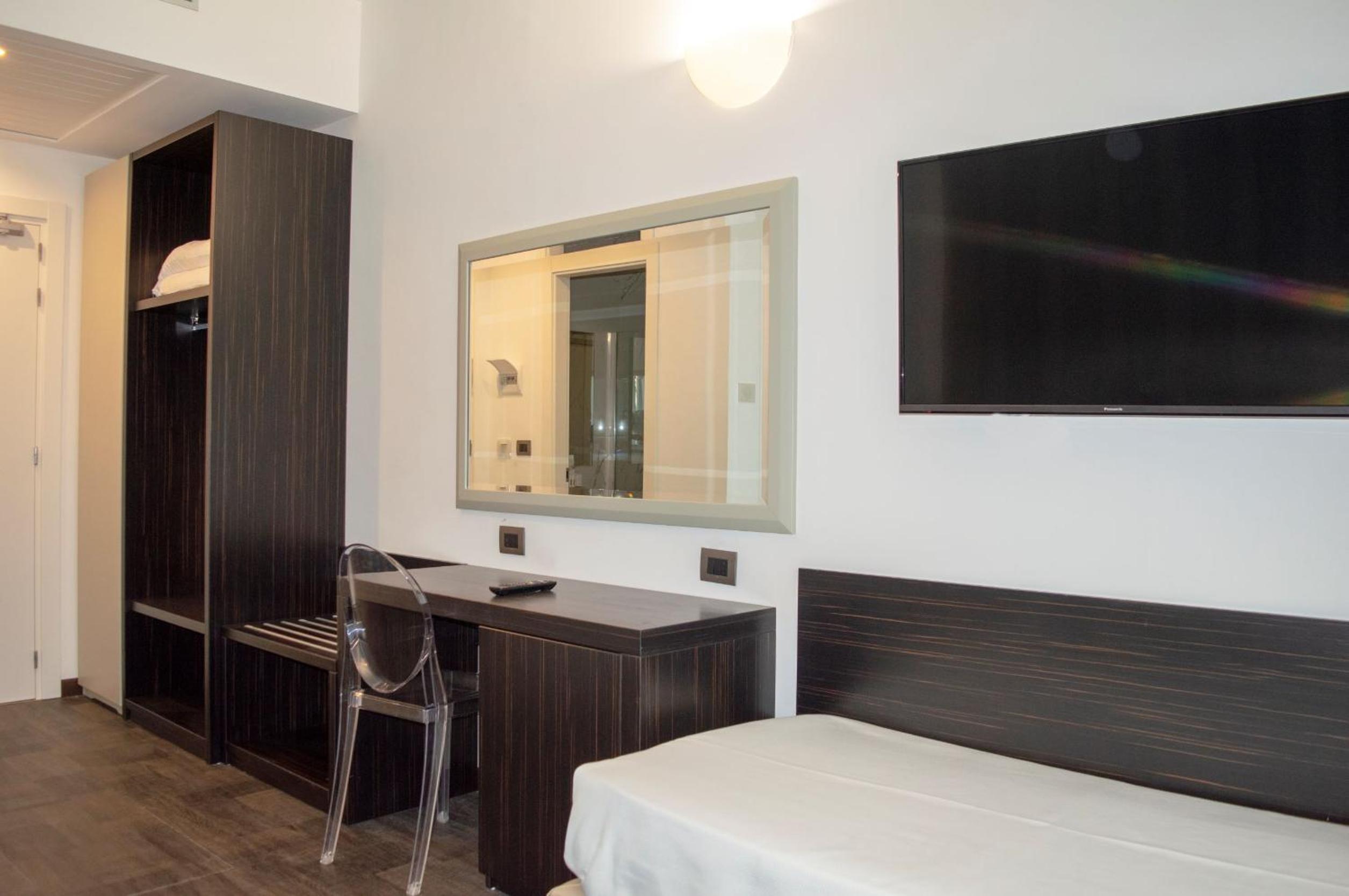 Elegance Quadruple Room Dependence photo 2