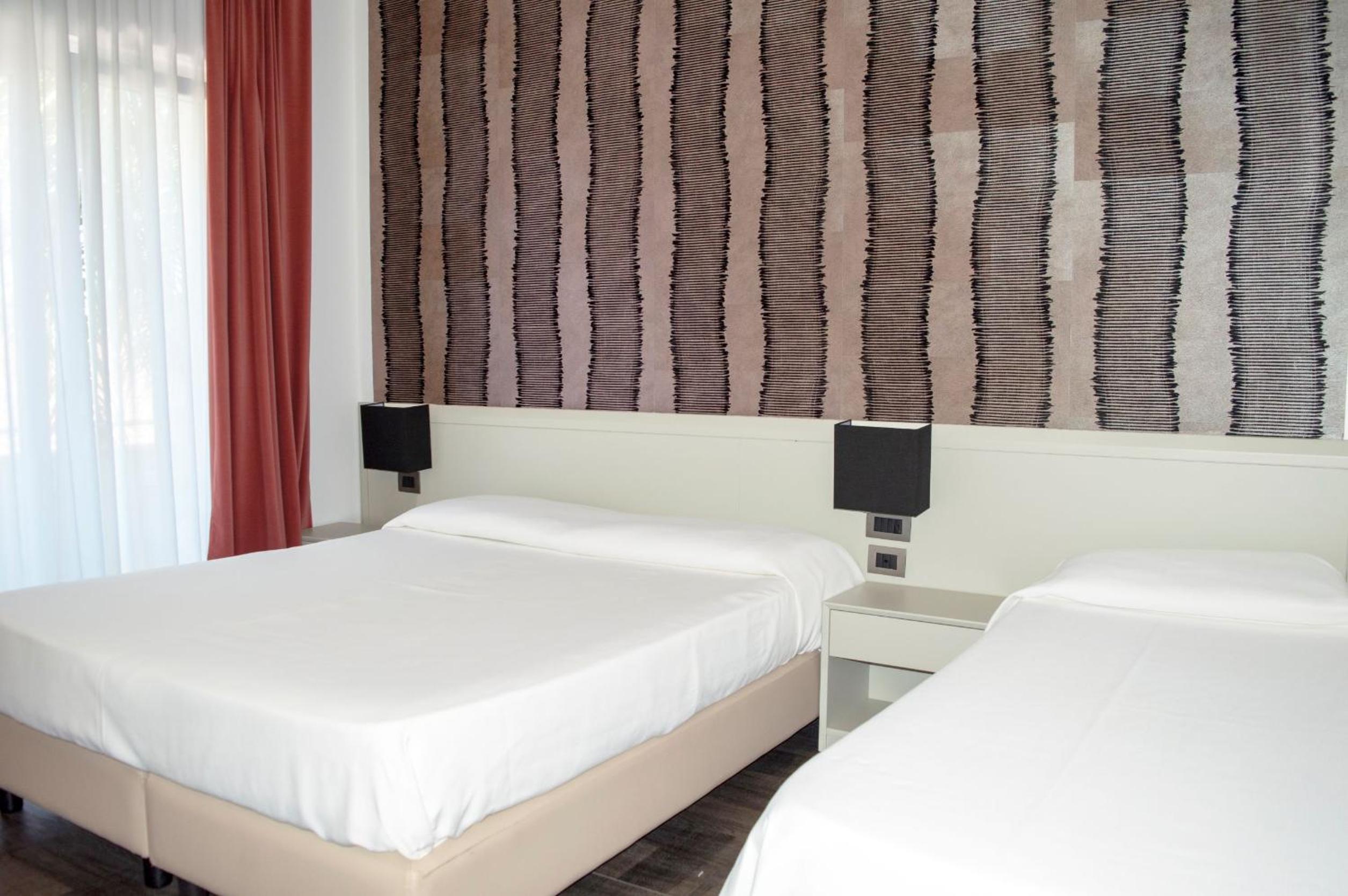 Elegance Quadruple Room Dependence