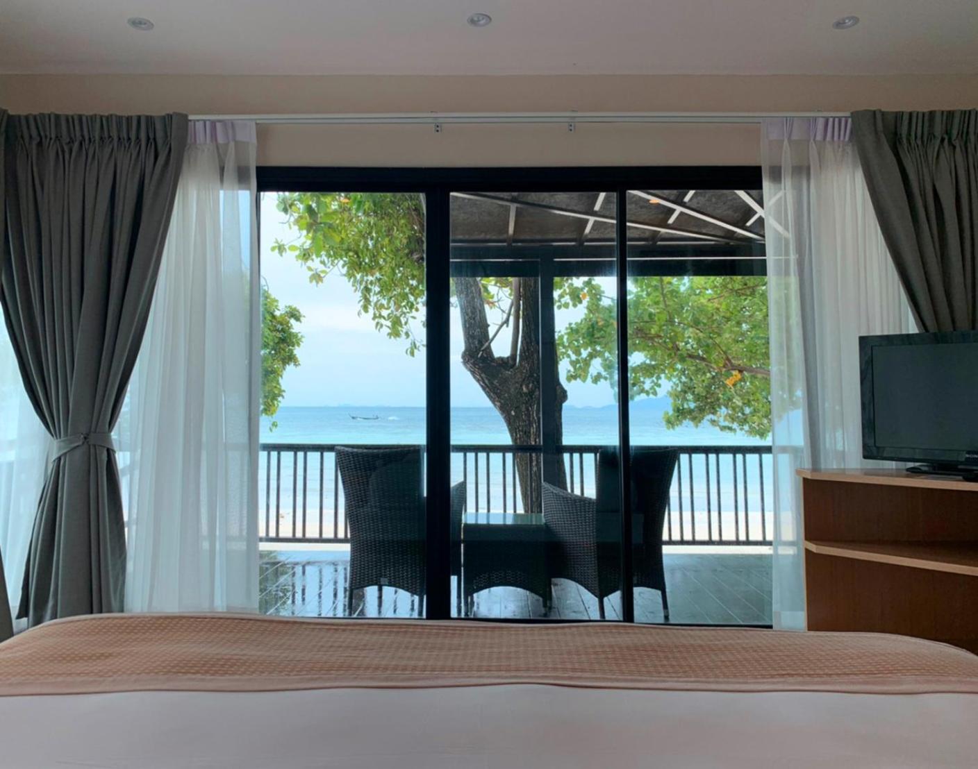 Beachfront Honeymoon Premier - Photo 5