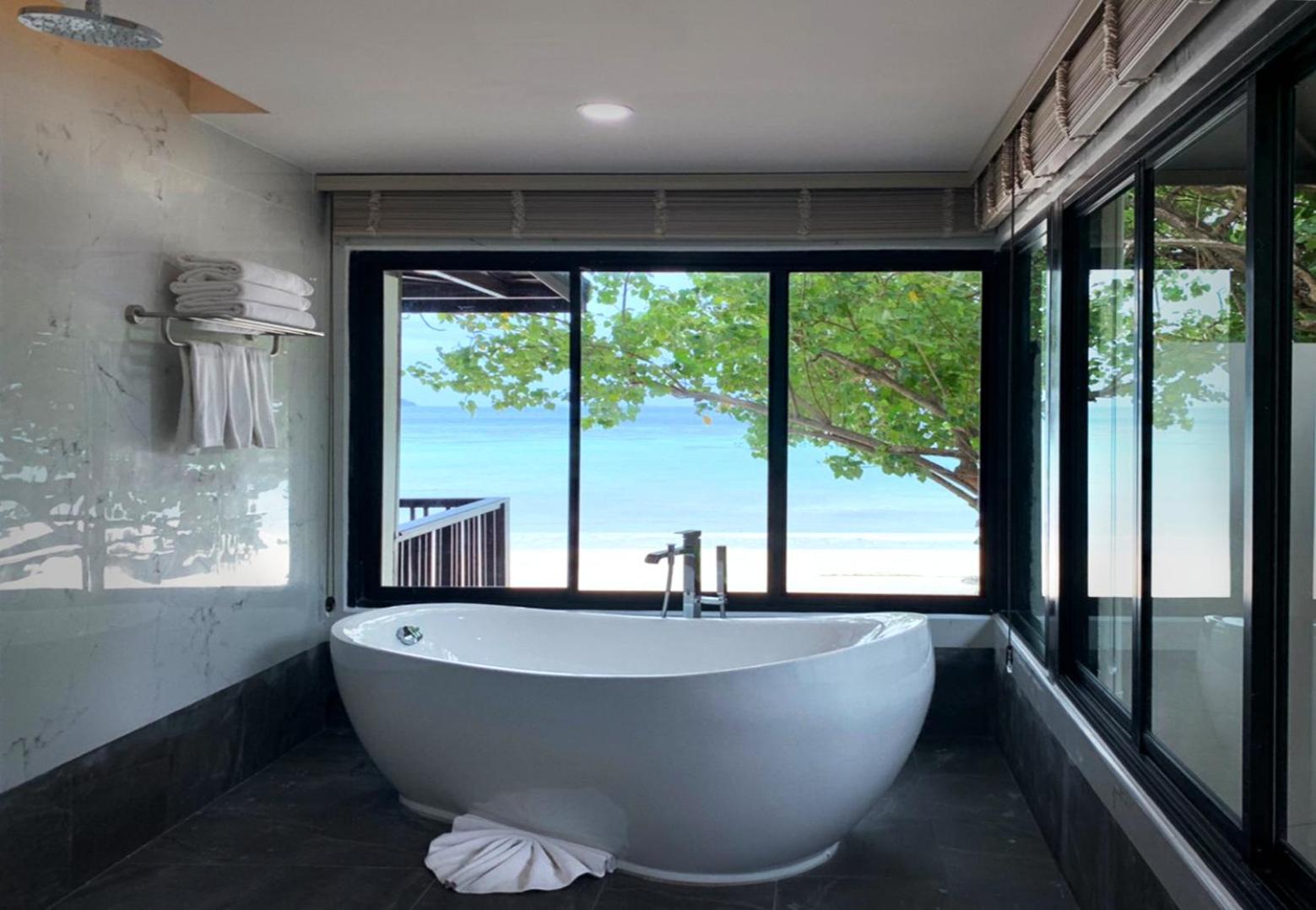 Beachfront Honeymoon Premier - Photo 4
