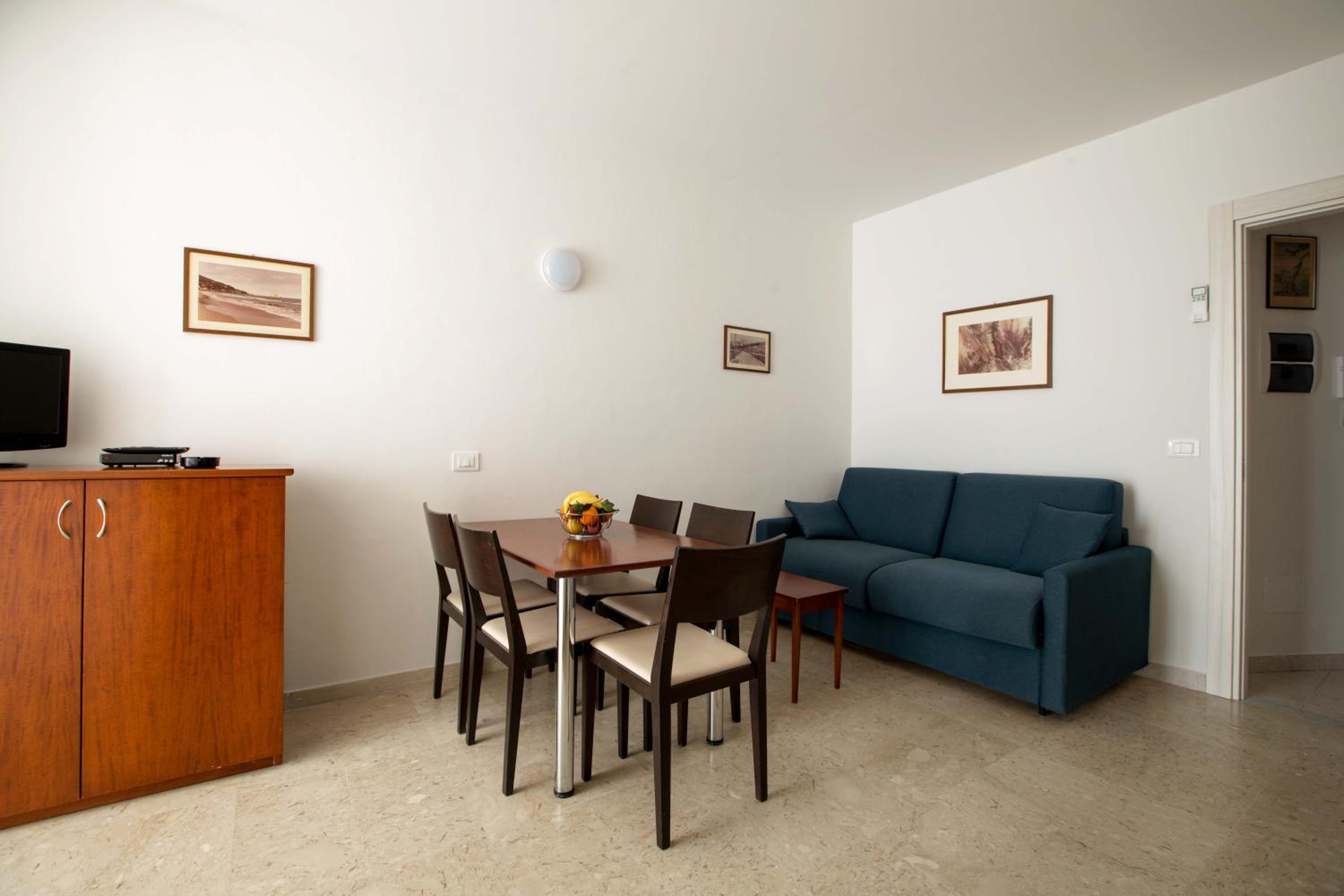 One-Bedroom Apartment with Sea View and Balcony photo 3