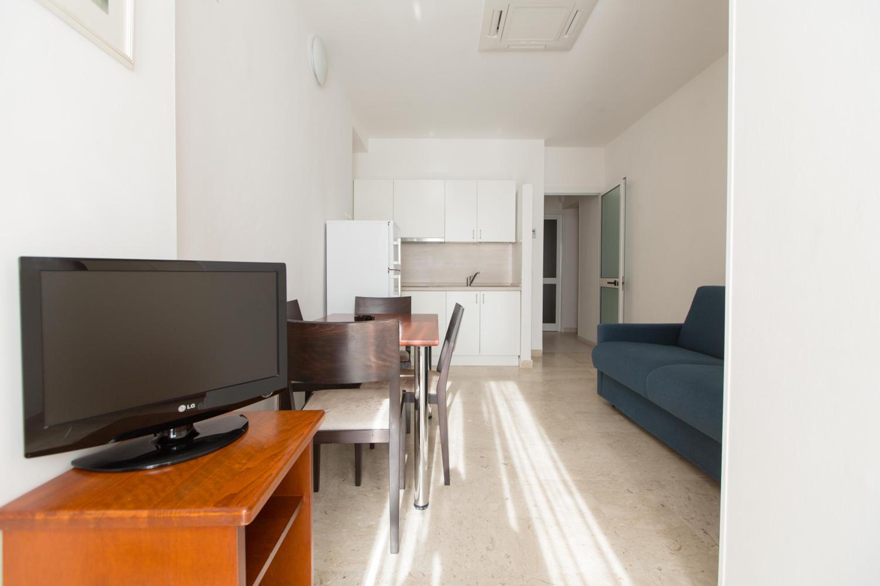 One-Bedroom Apartment with Sea View and Balcony photo 2