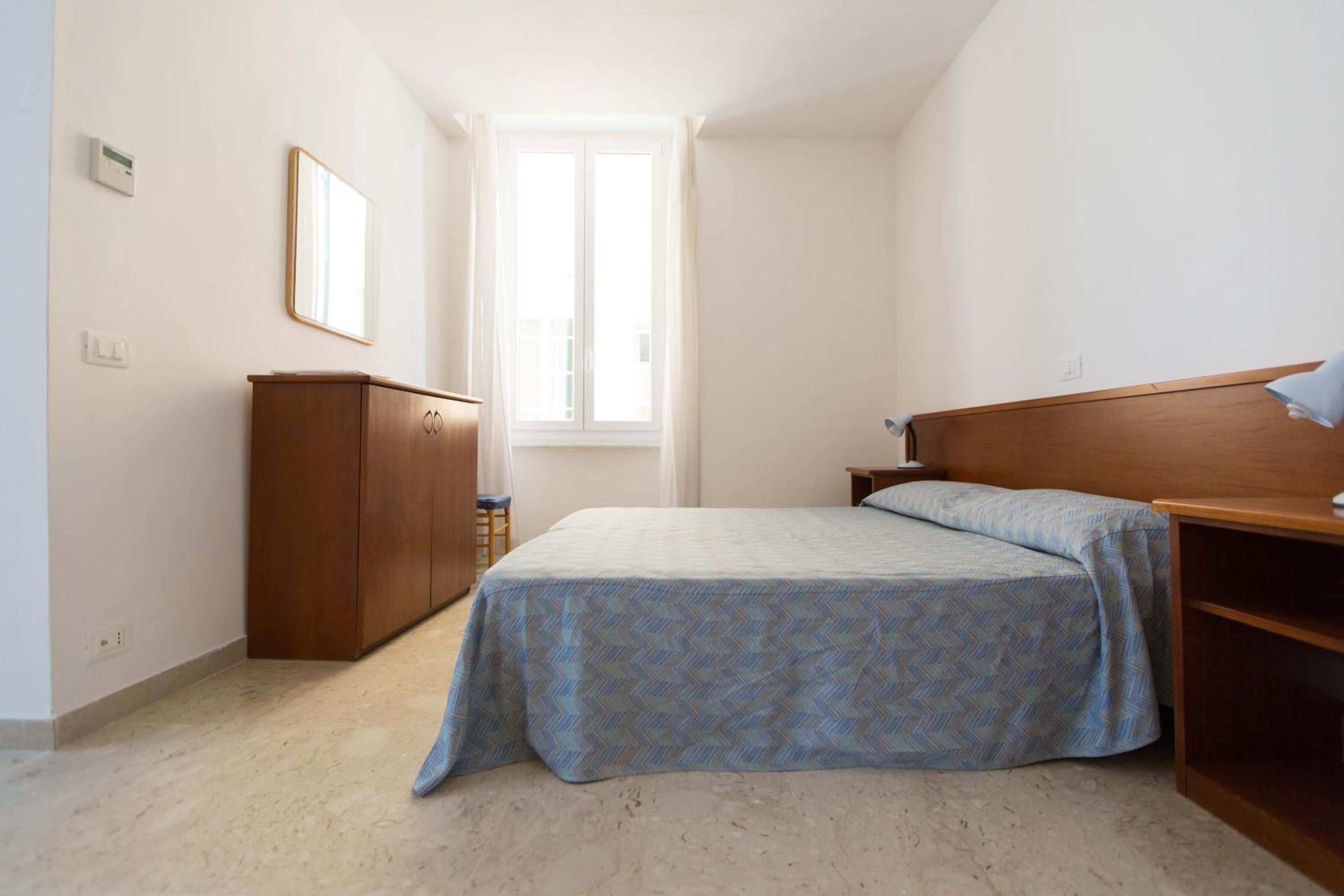 One-Bedroom Apartment with Sea View and Balcony photo 1