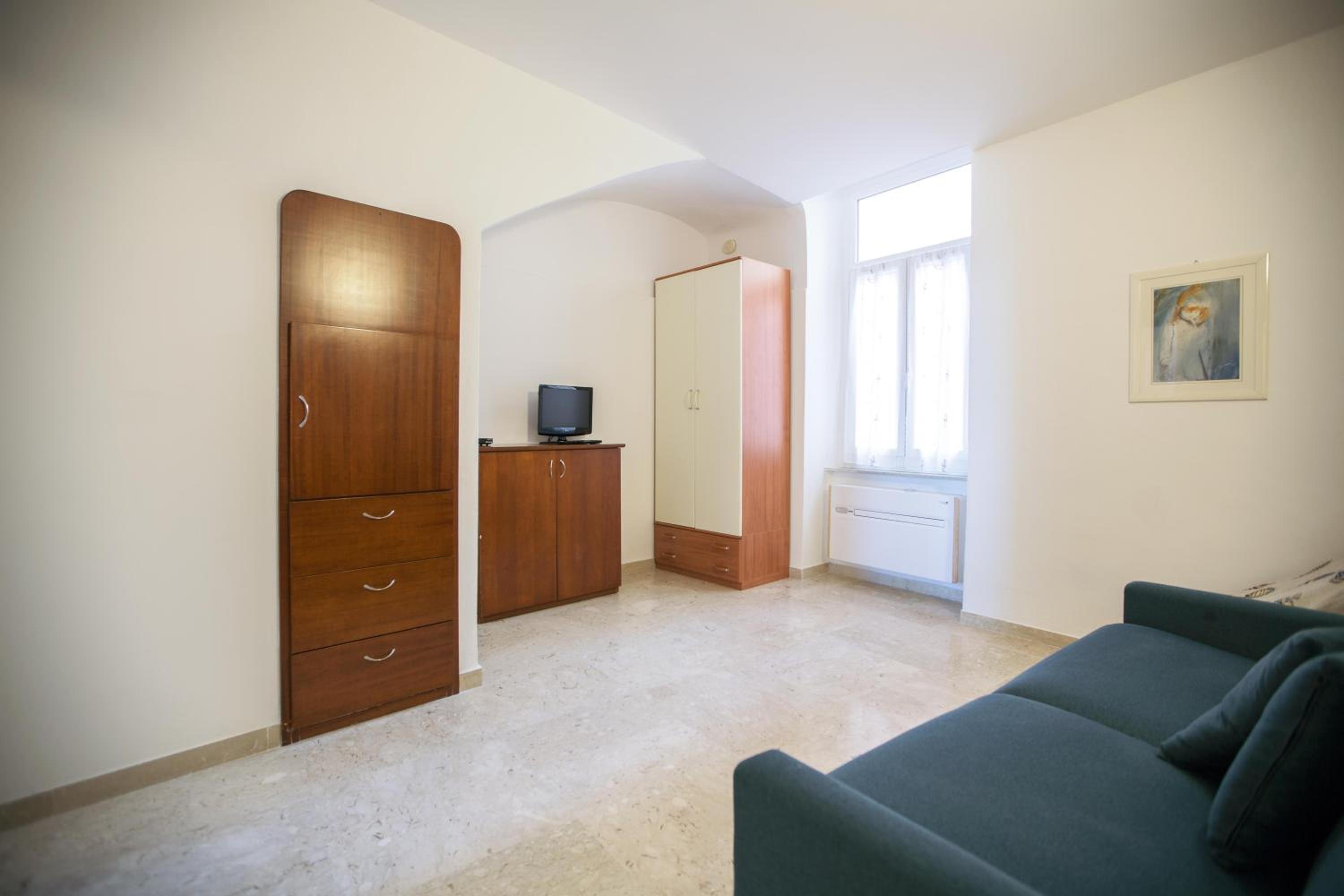 One-Bedroom Apartment photo 2