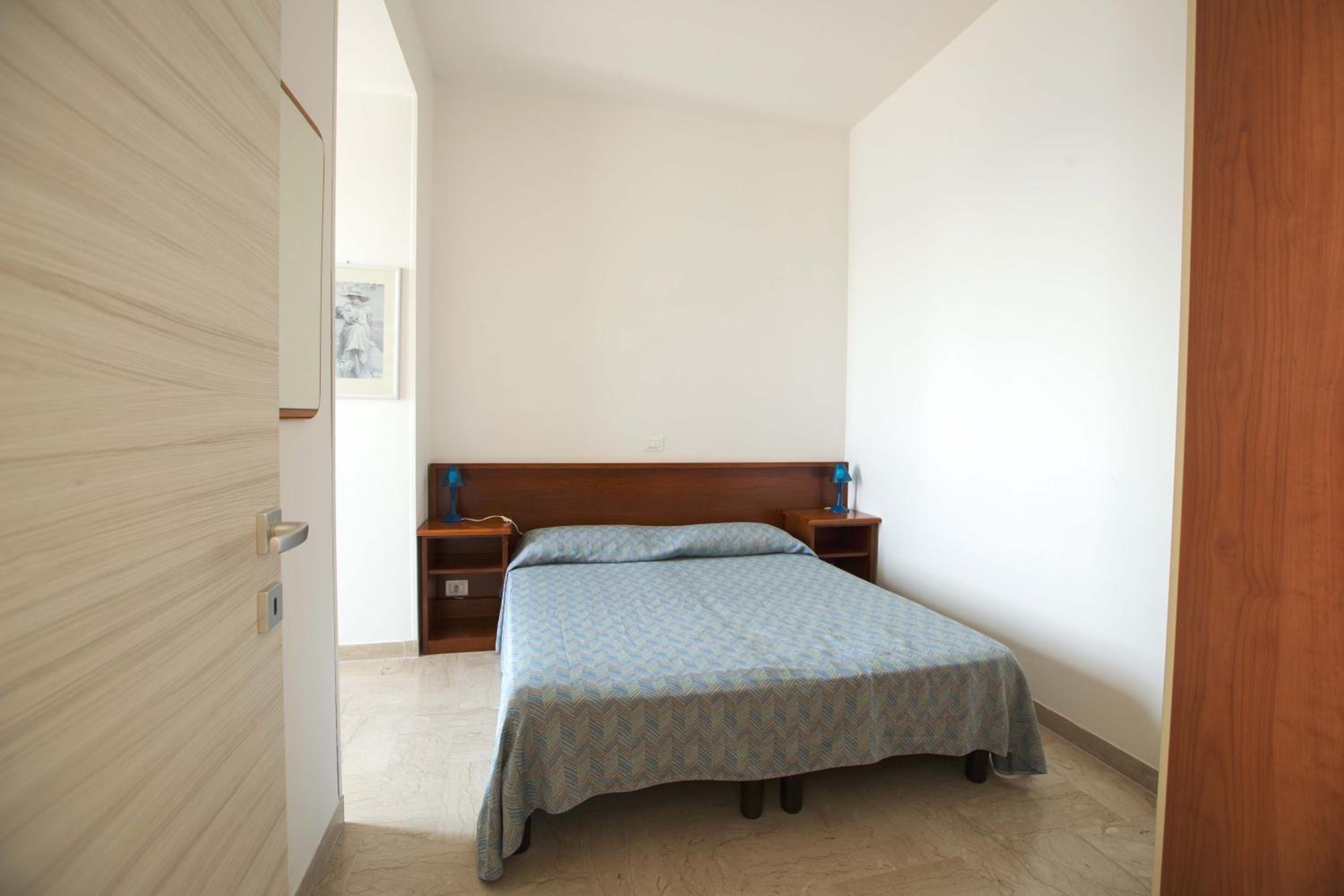 Two-Bedroom Apartment with Balcony and Sea View photo 3