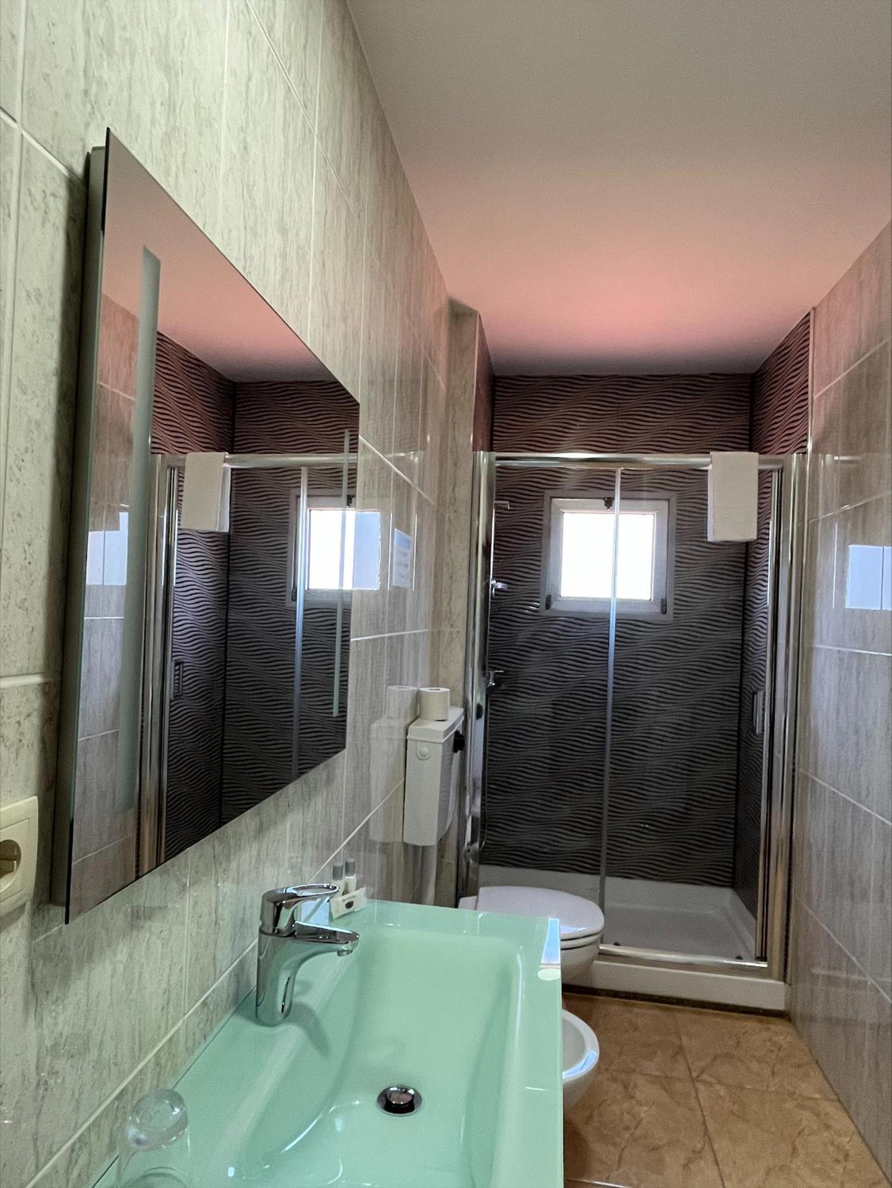 Classic Quadruple Room - Photo 3