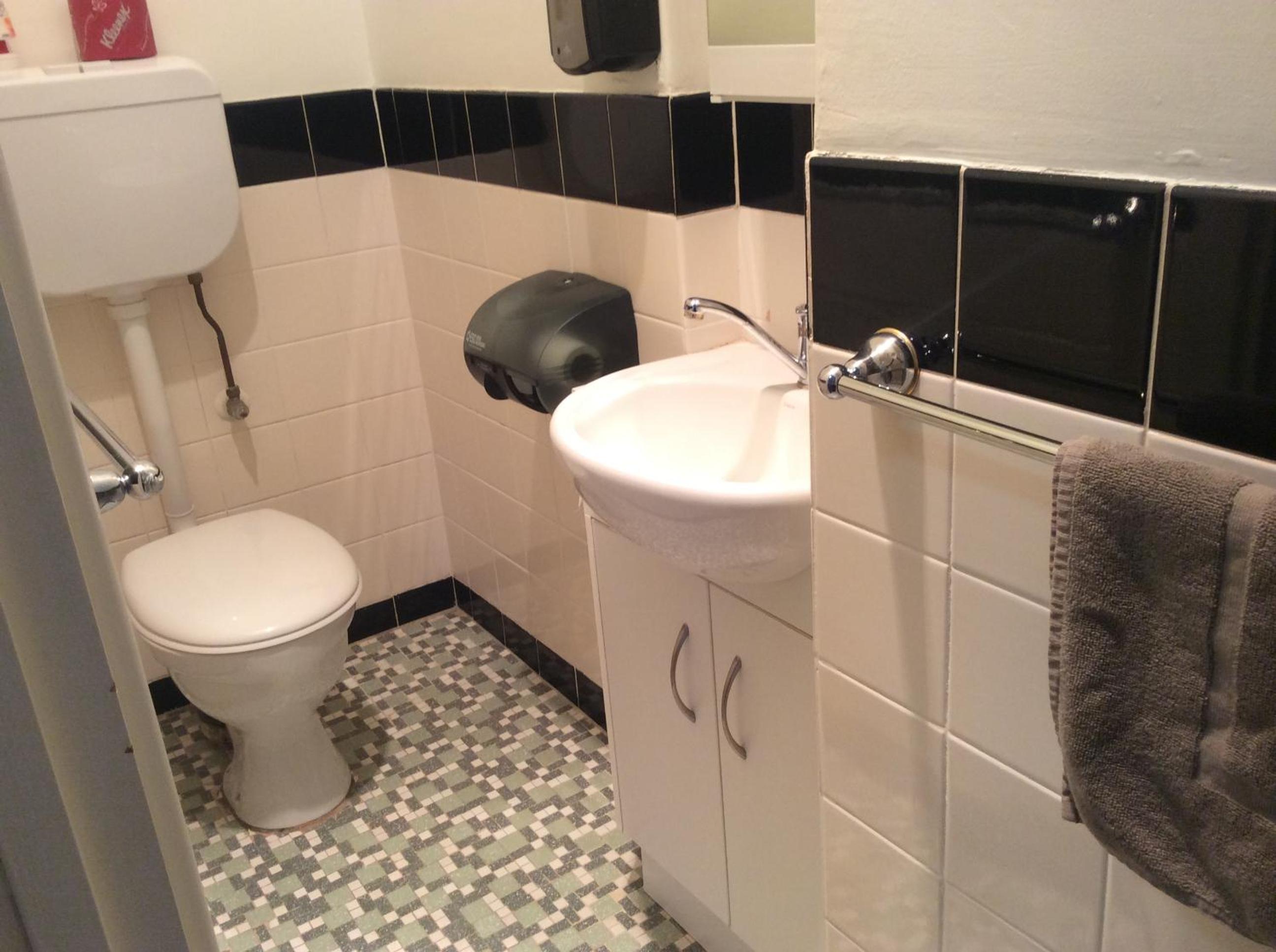 Standard Twin Room photo 3