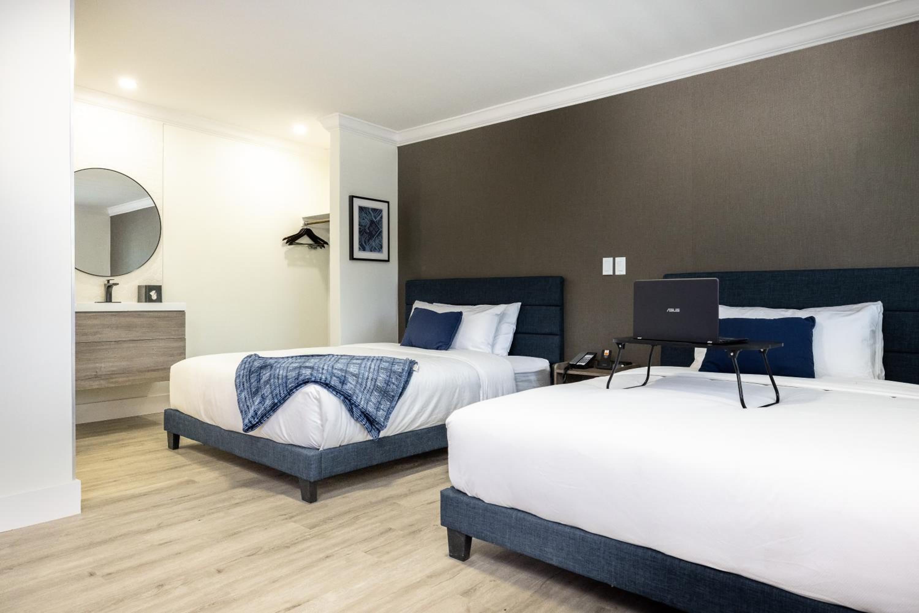 Queen Room with Two Queen Beds - Photo 21
