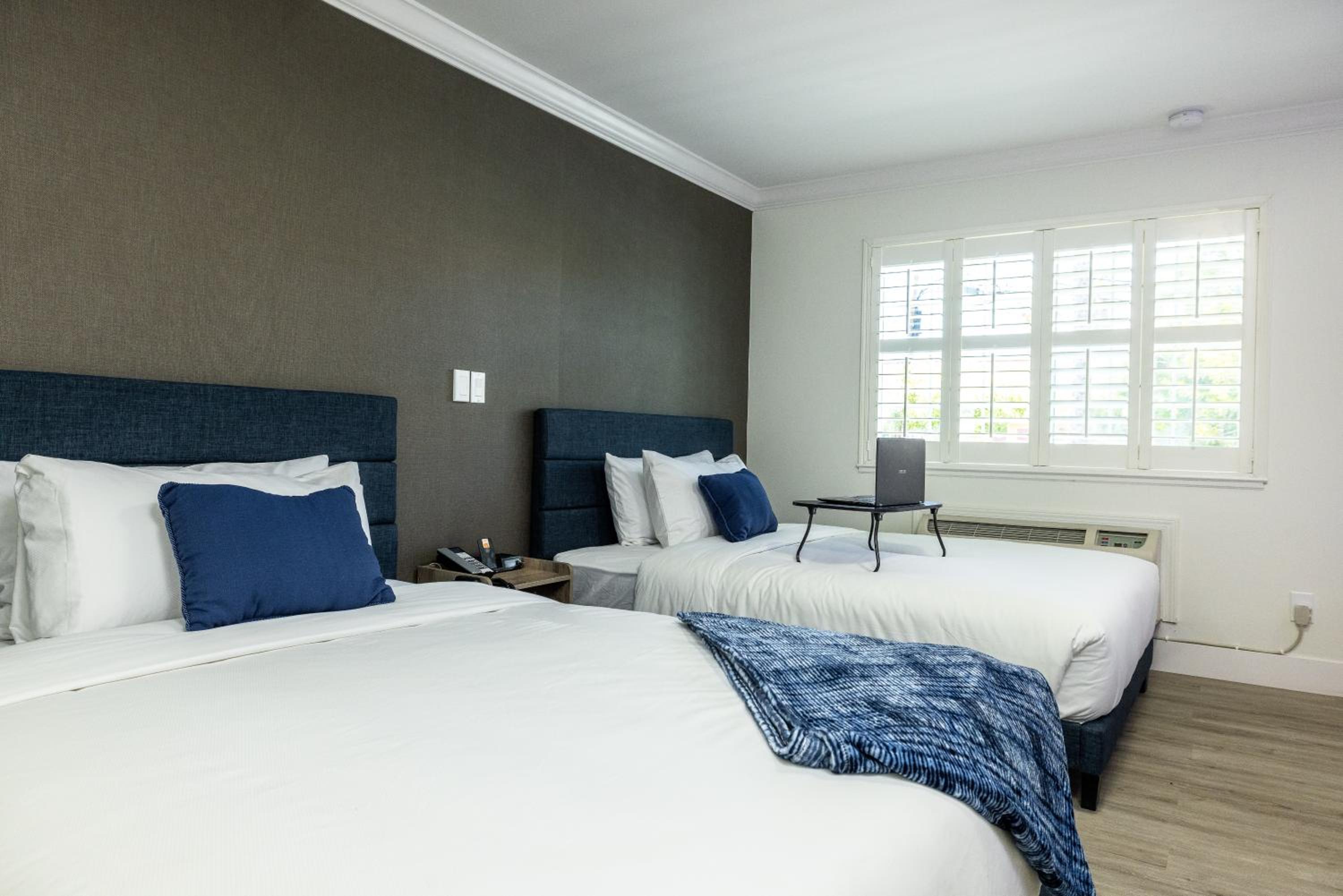 Queen Room with Two Queen Beds - Photo 14