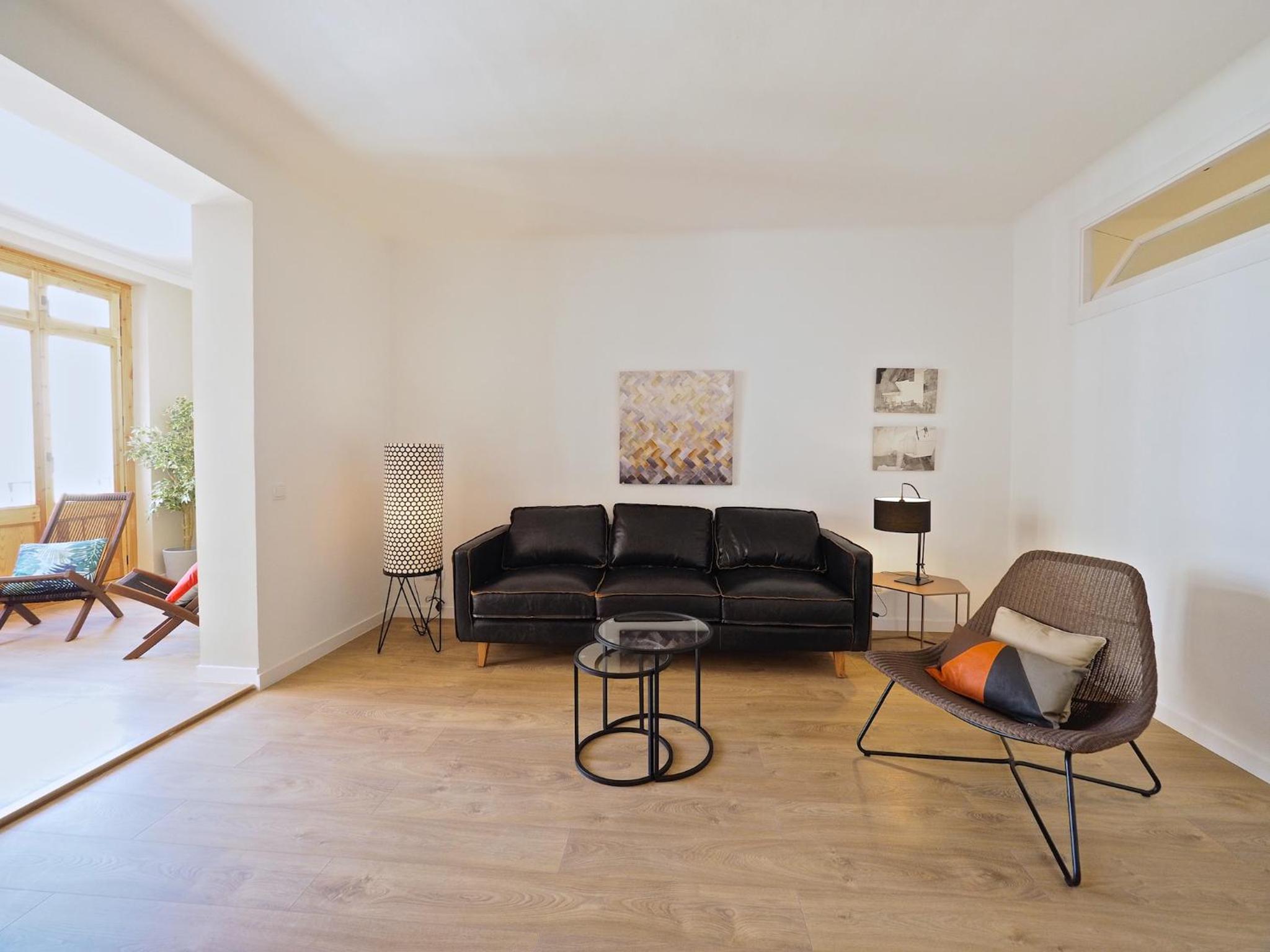 Apartamento de tres habitaciones con balcón
