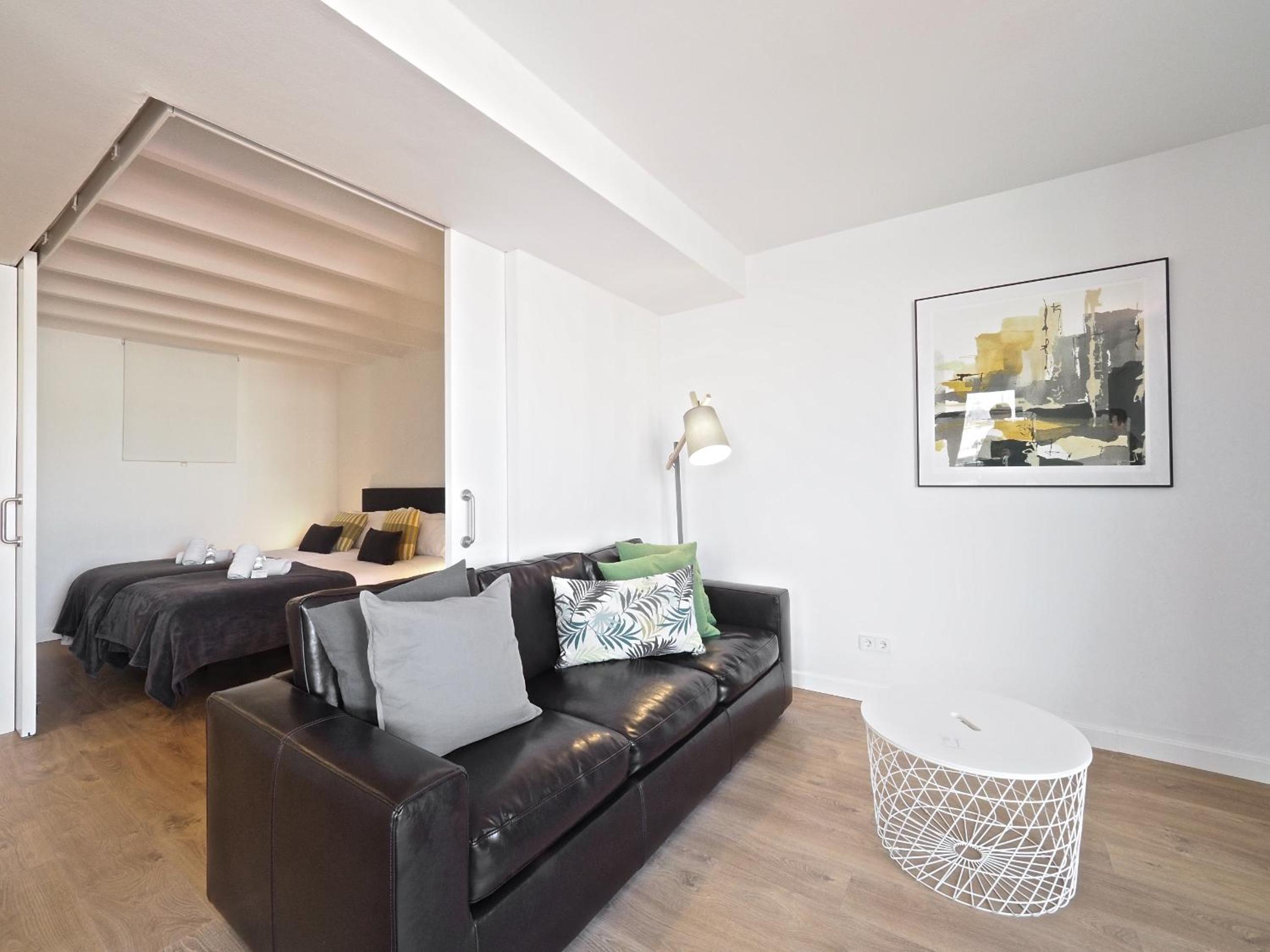 Apartment with Balcony photo 2