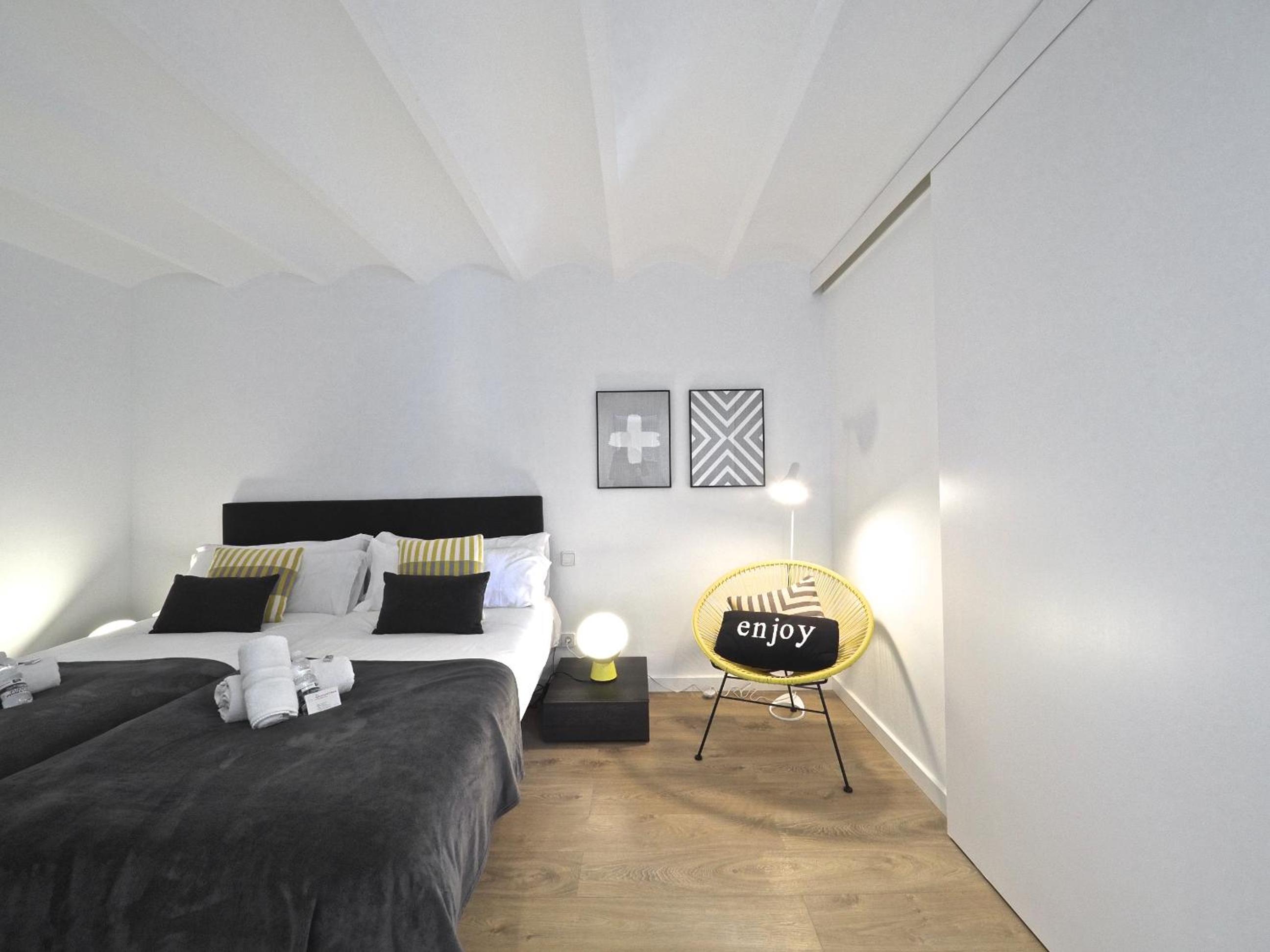 Apartment with Balcony photo 3