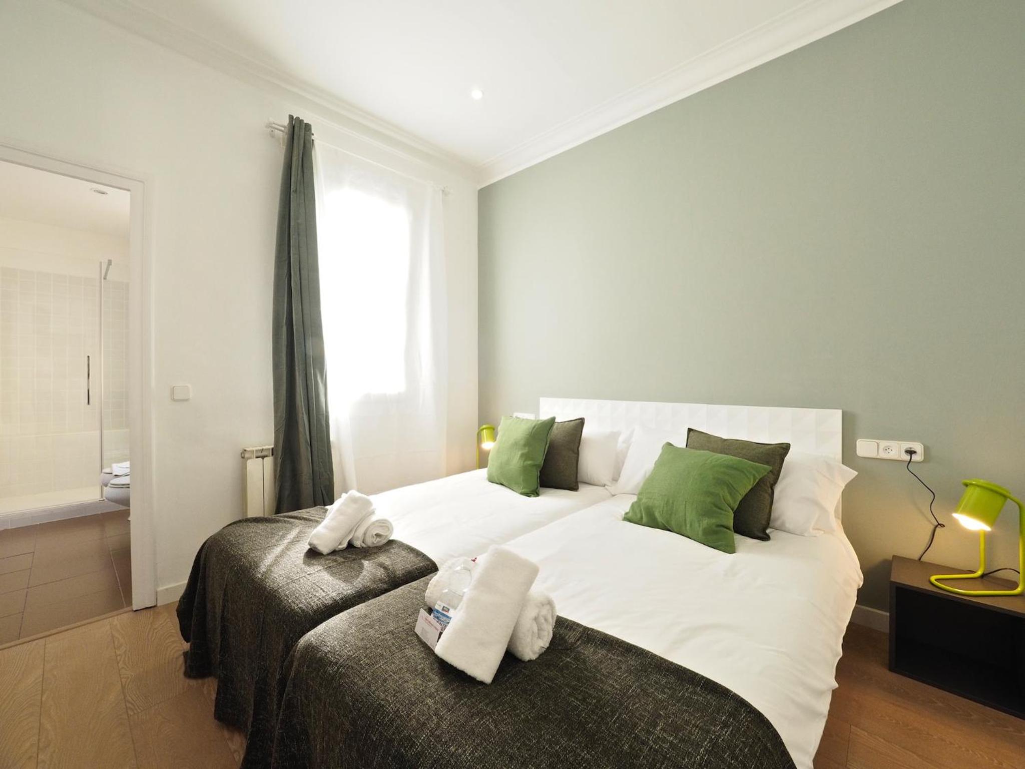 Superior Three-Bedroom Apartment with Balcony (Two Bathrooms) photo 3