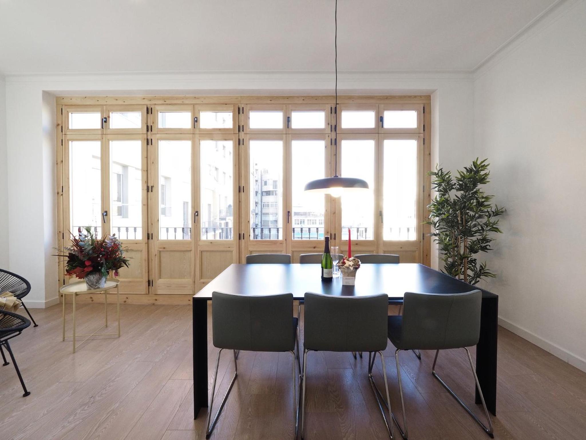 Superior Three-Bedroom Apartment with Balcony (Two Bathrooms) photo 2