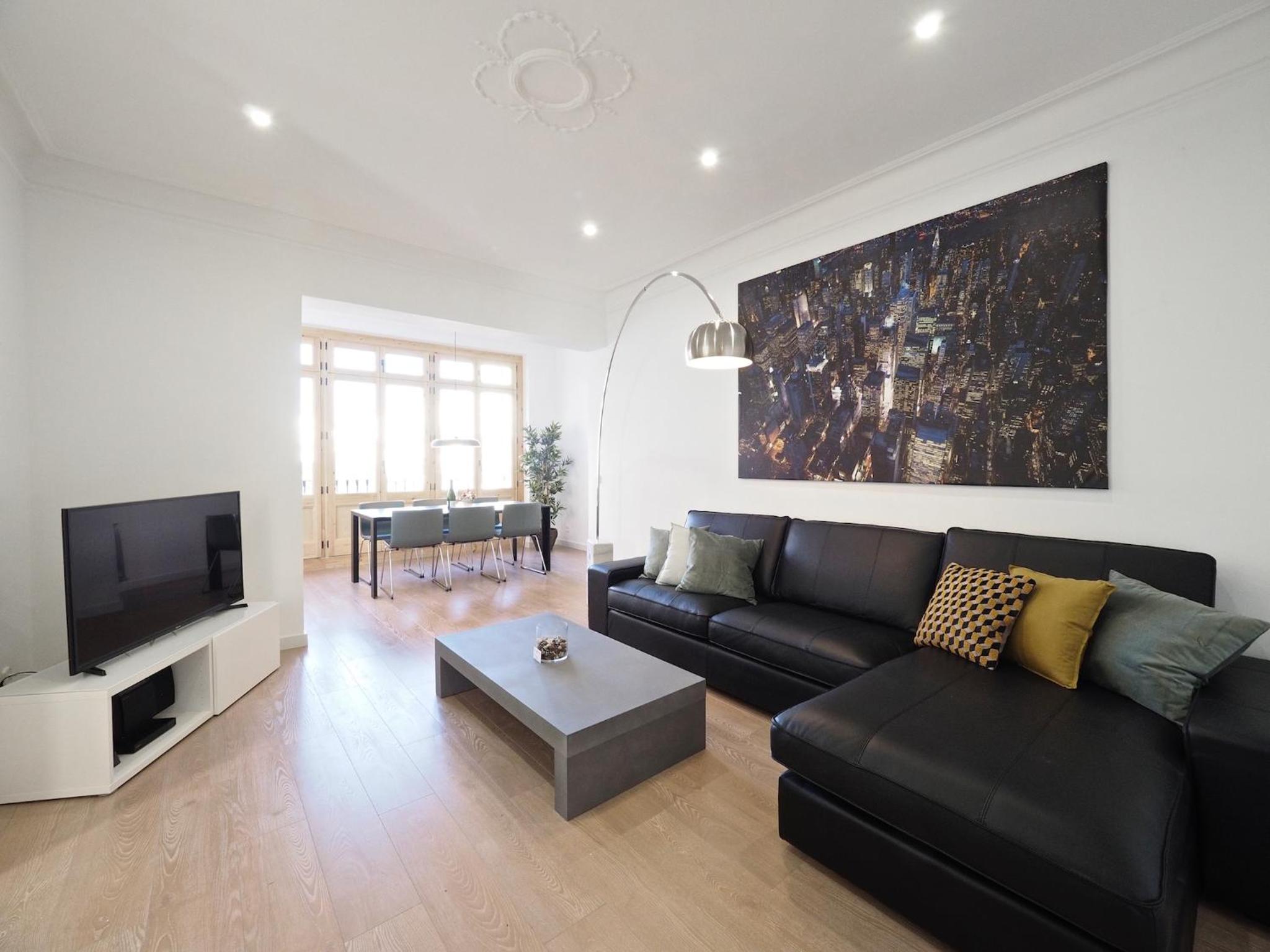 Apartamento Superior de Tres Habitaciones con Balcón (Dos Baños)