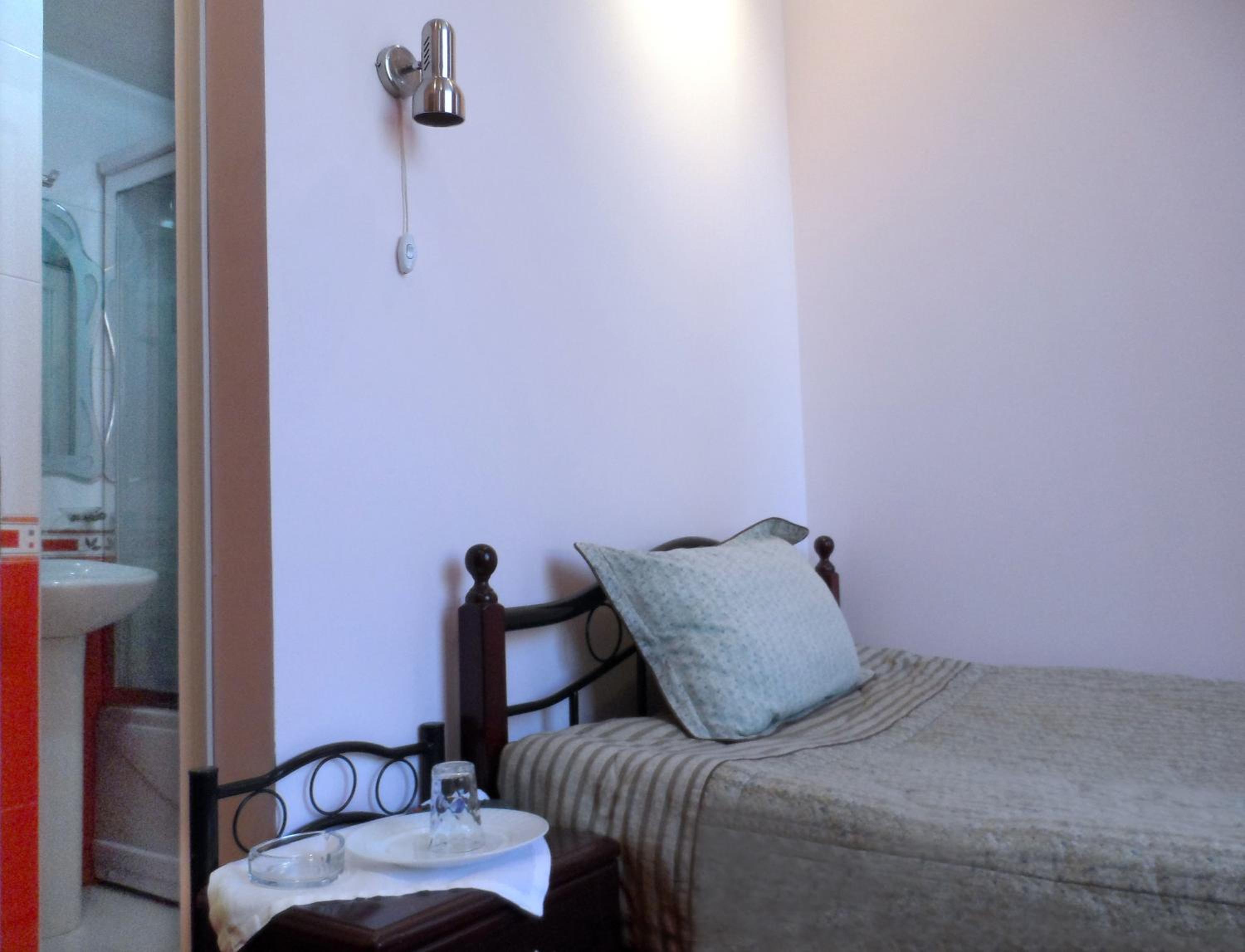 Comfort Single Room - Treatment Included