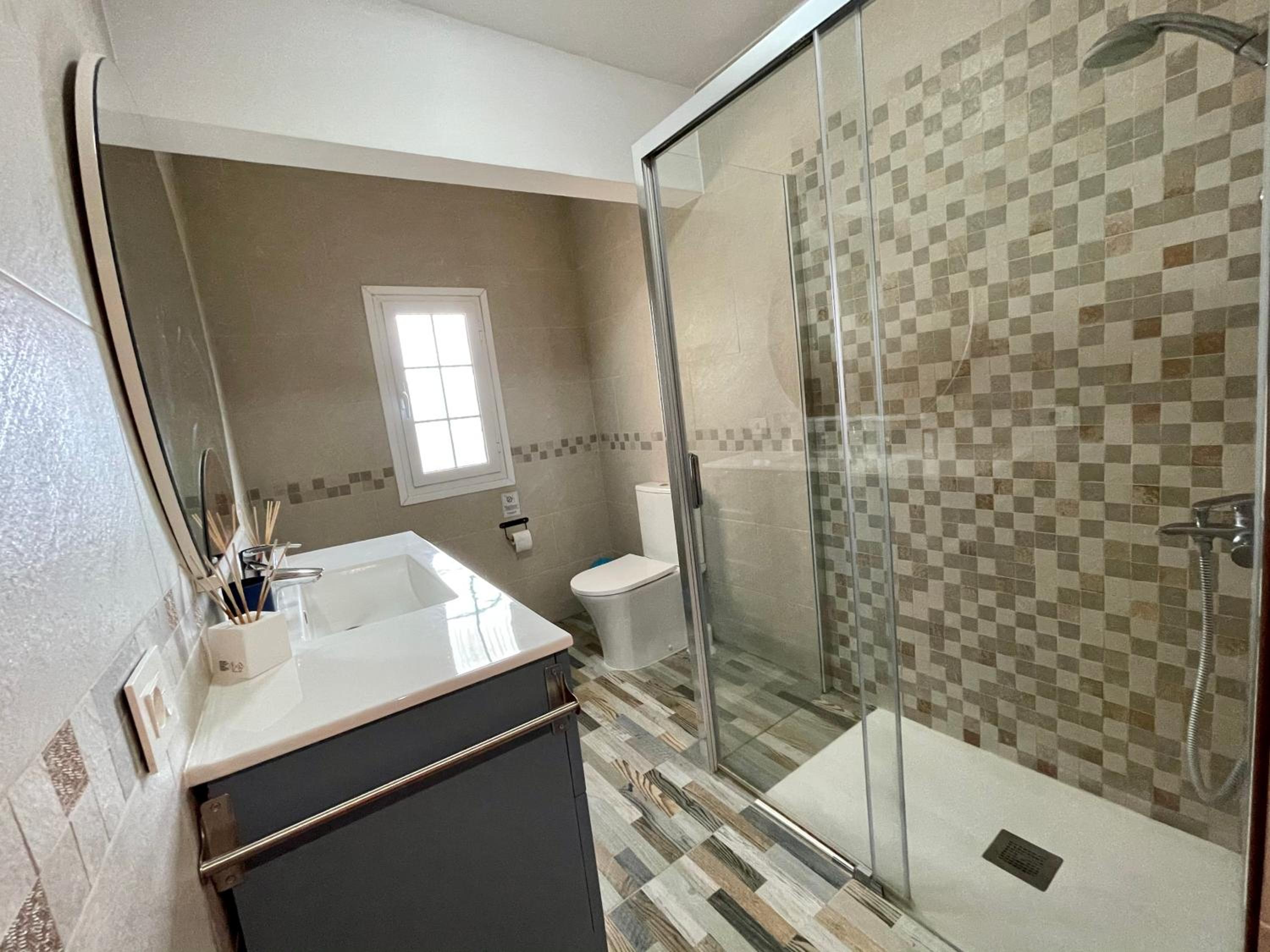 Twin Room with Shared Bathroom photo 2