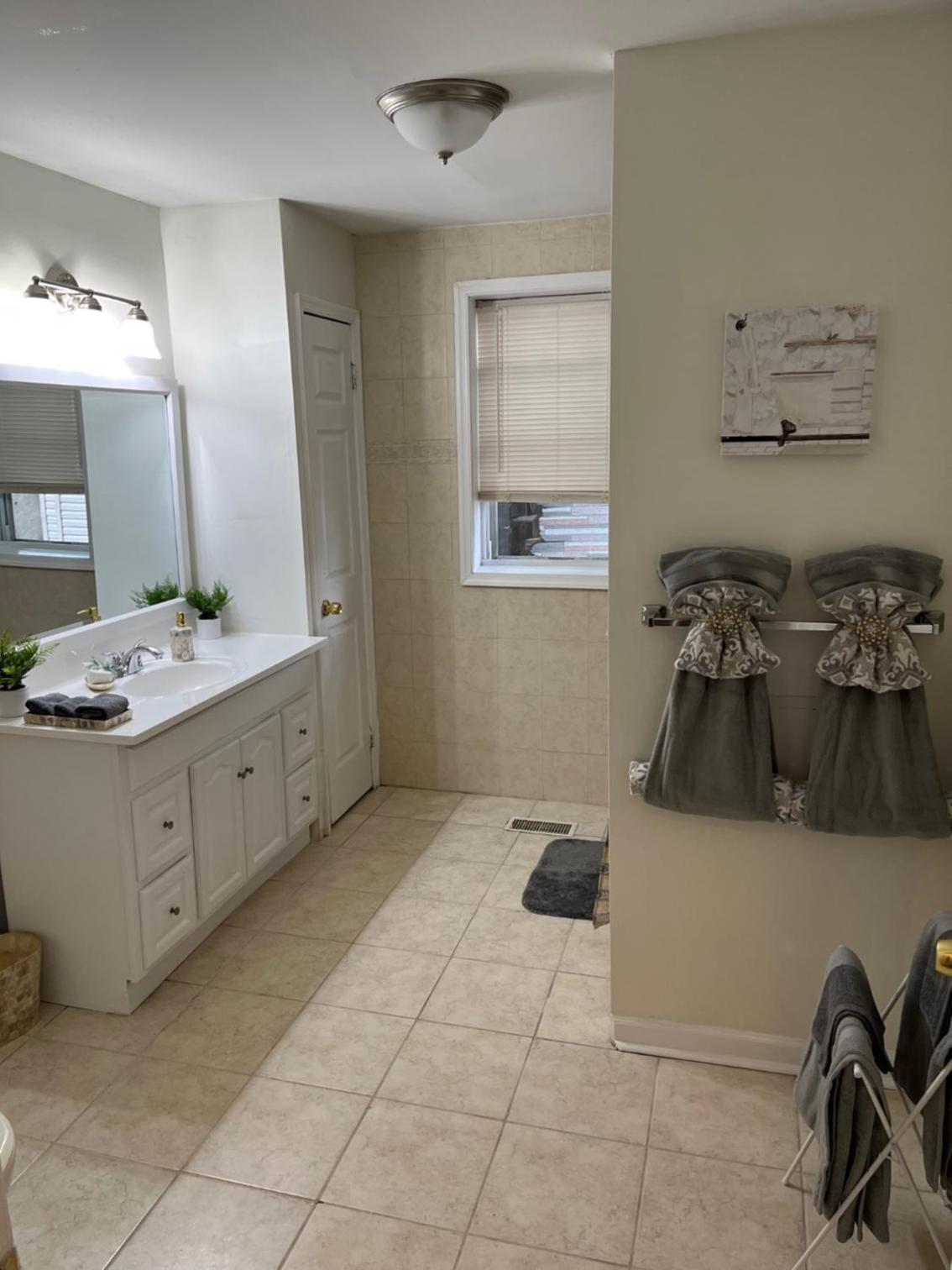Two-Bedroom House - Photo 2