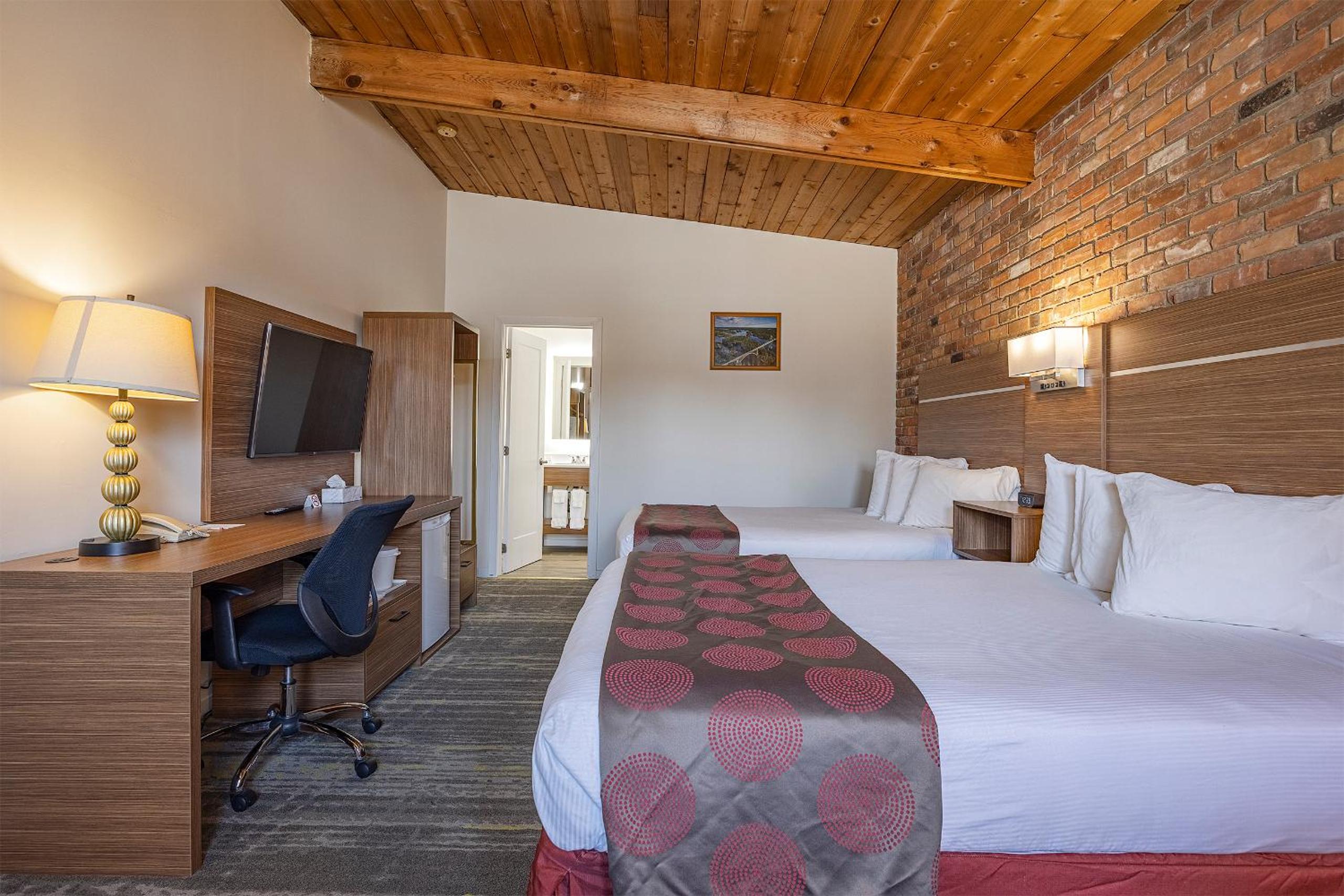 Deluxe Queen Room with Two Queen Beds - Non-Smoking - Photo 1