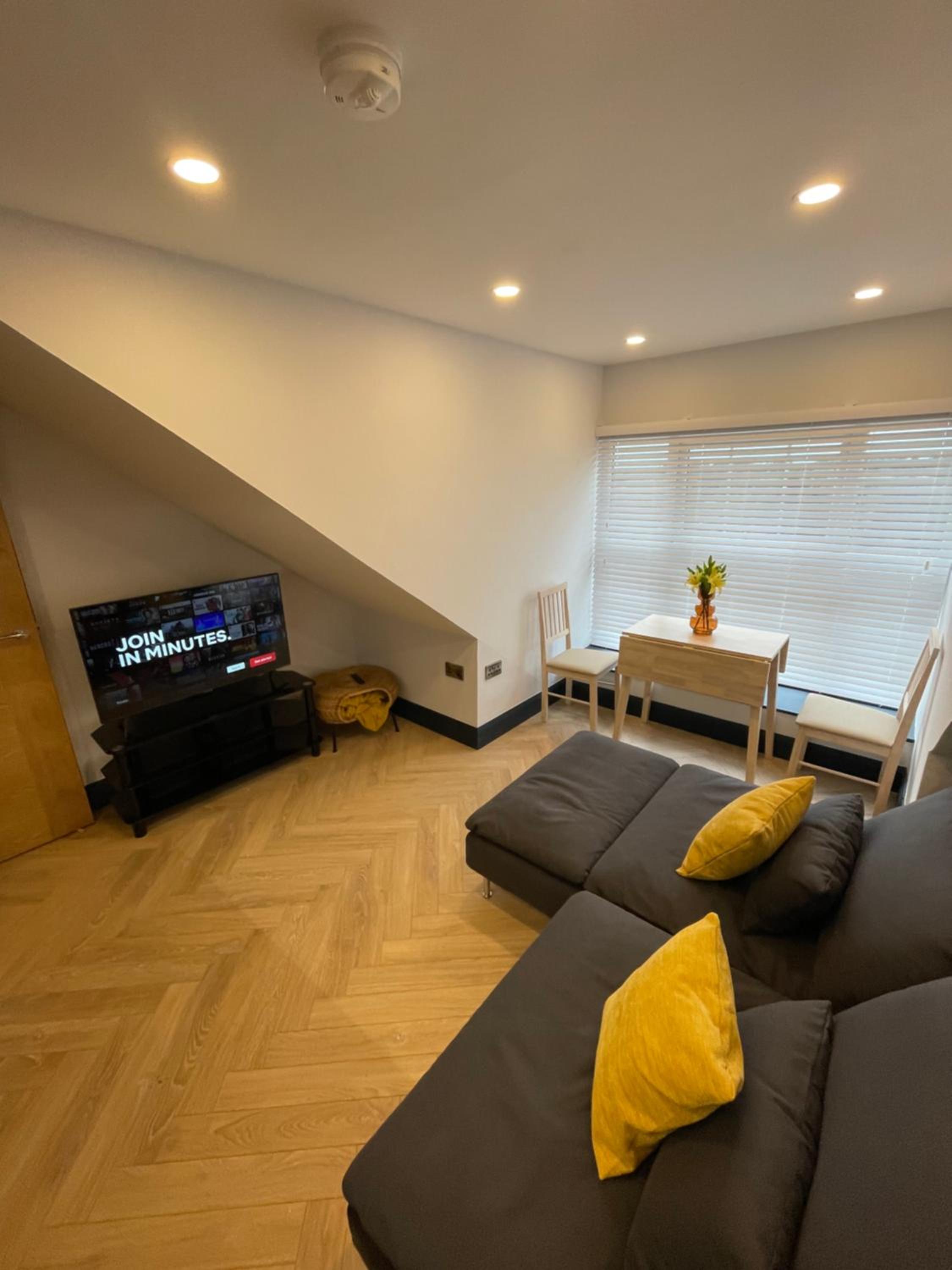 Apartment with Mountain View - Photo 12