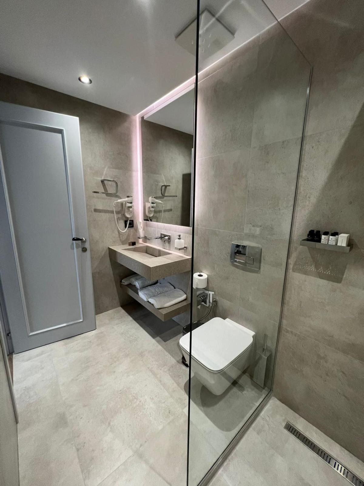 Deluxe Triple Room with Balcony Sea View photo 2