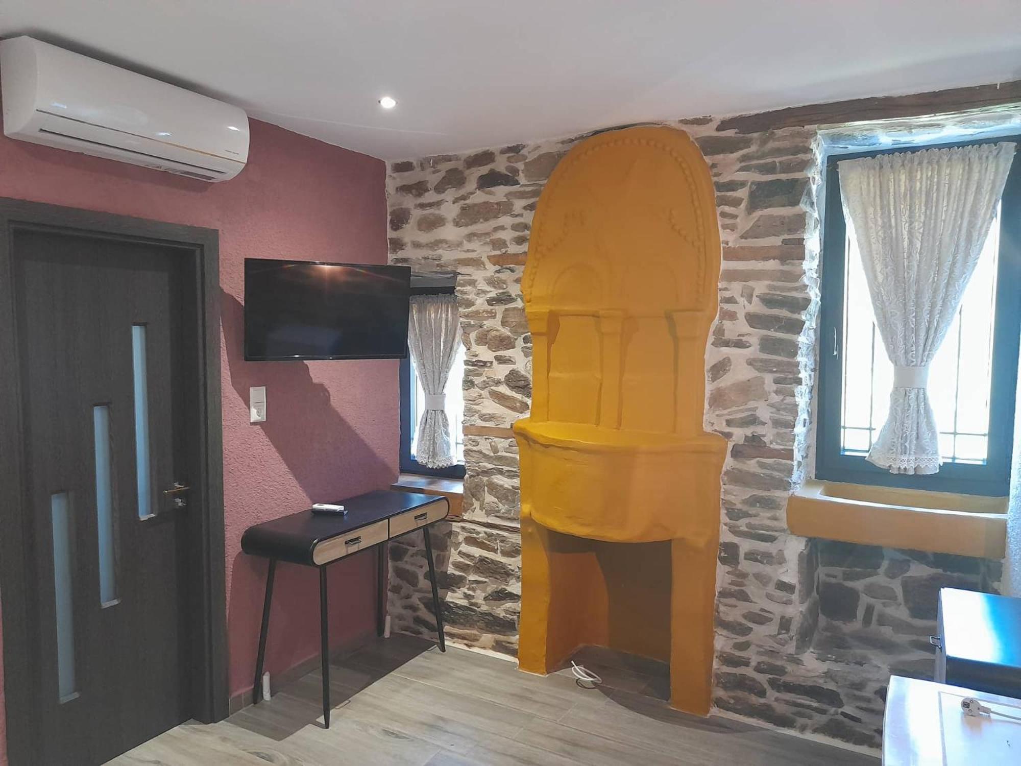 Double Room with Mountain View - Photo 10
