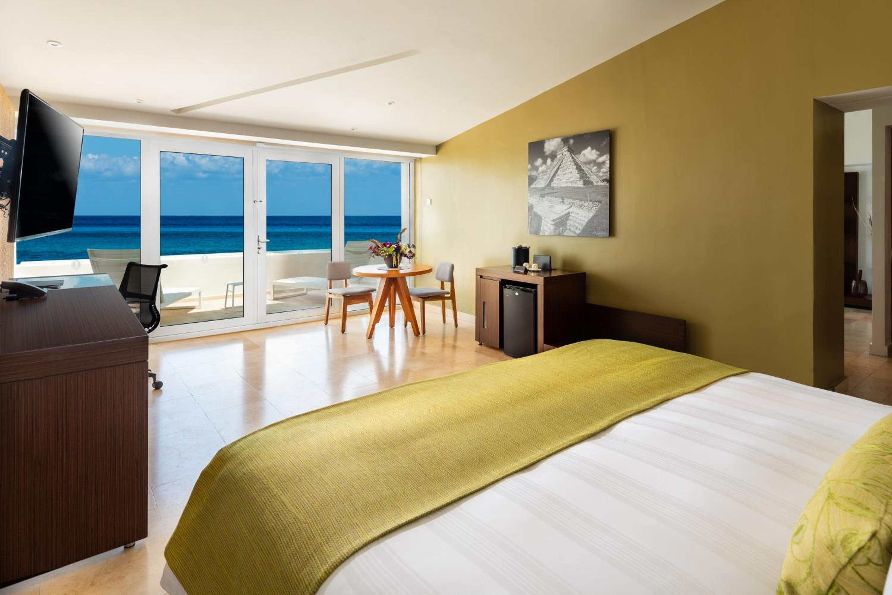 Classic Queen Room with Two Queen Beds and Ocean View