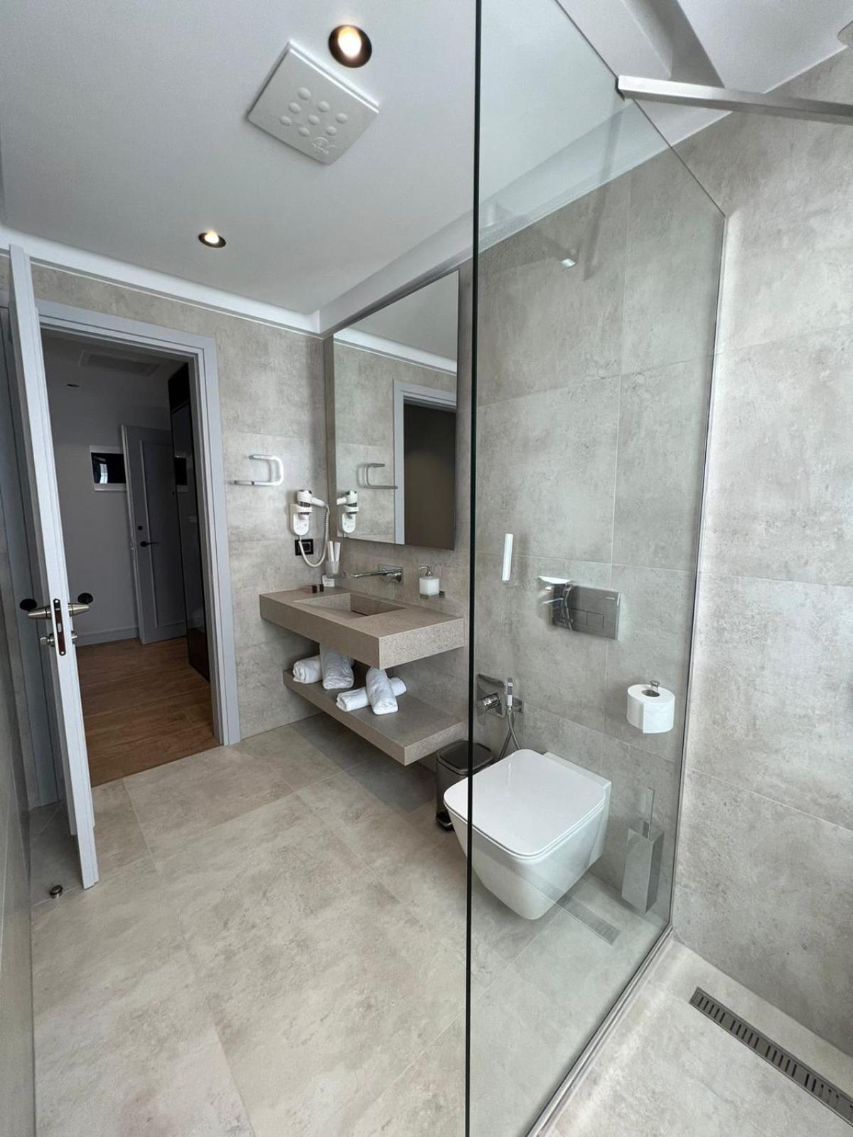 Deluxe Double Room with Balcony and Sea View photo 3